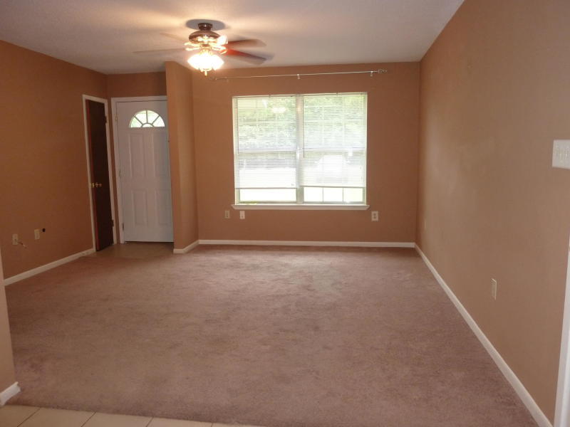 WHISPERING LAKES ESTATES - Residential Lease