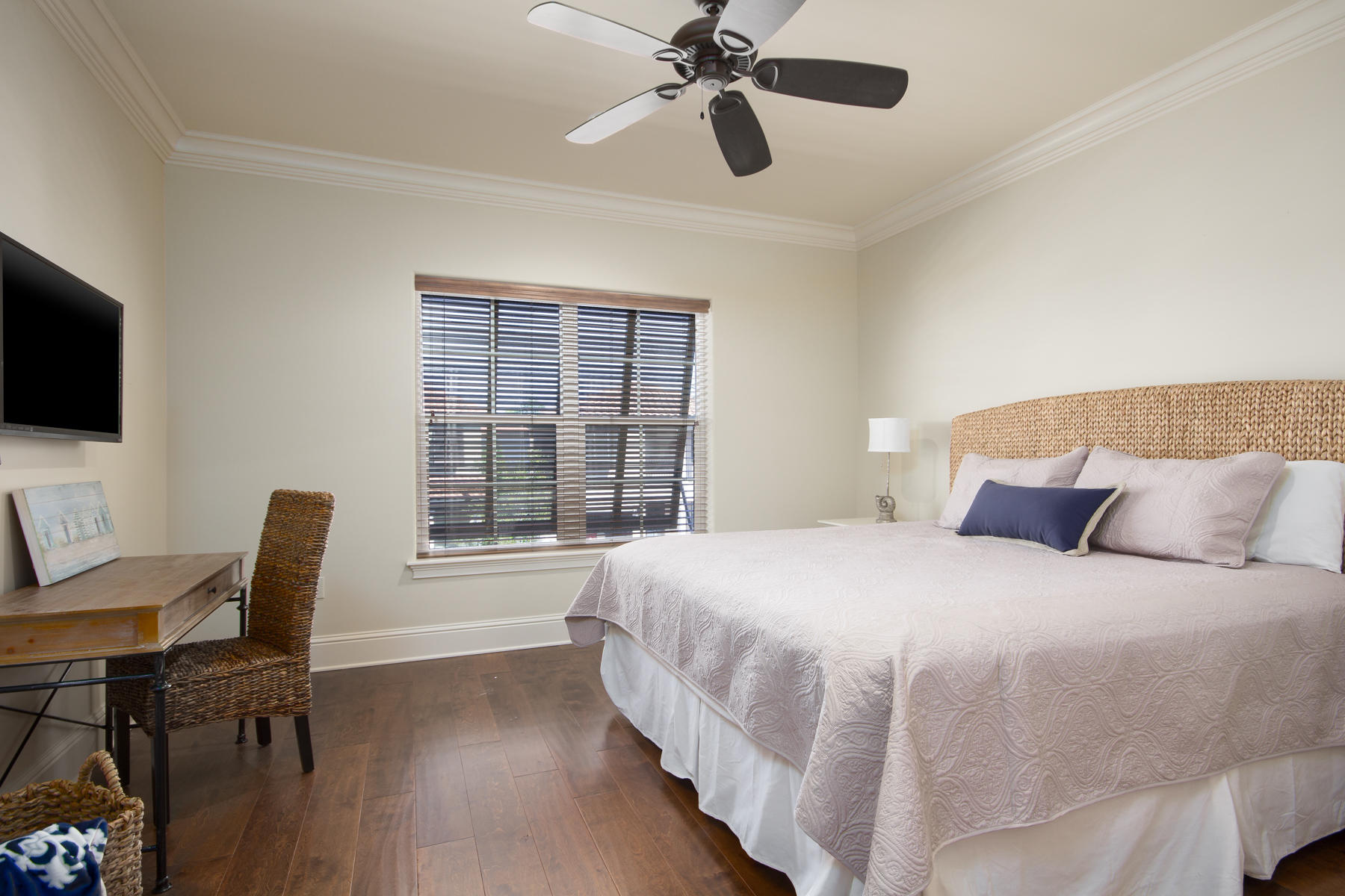 VILLA LAGO - Residential Lease