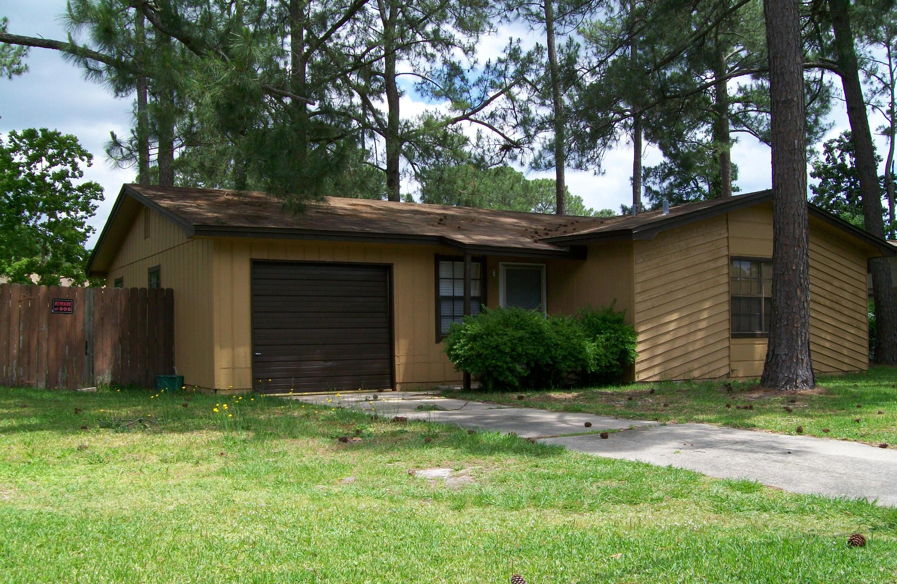 Nice one story home located in Fort Walton Beach. Exterior is cedar to give a little rustic feeling. Privacy fenced back yard. Cat or small dog allowed with pet screening and non refundable pet fee(s). Available now!