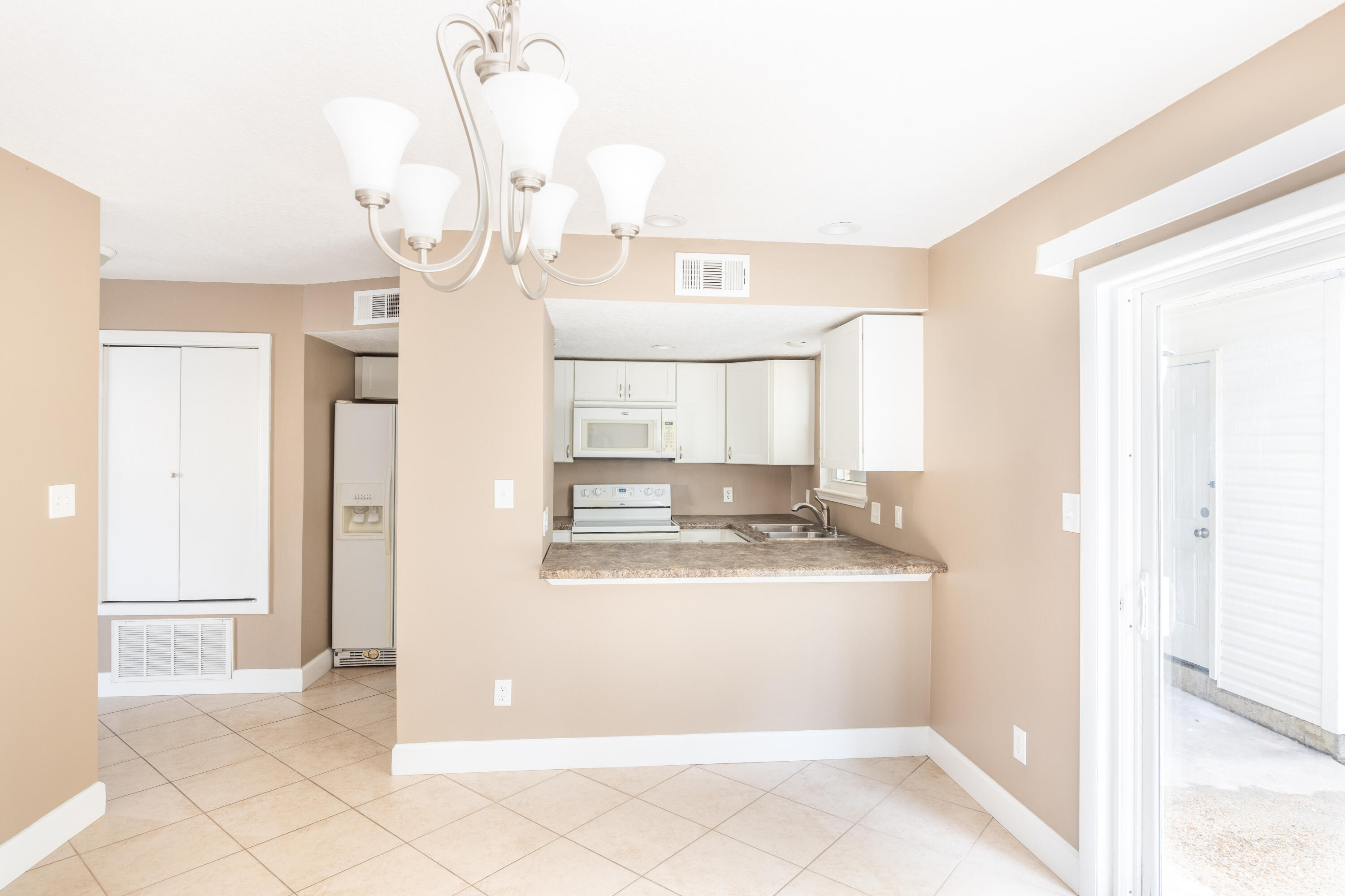 VALENCIA ARMS - Residential