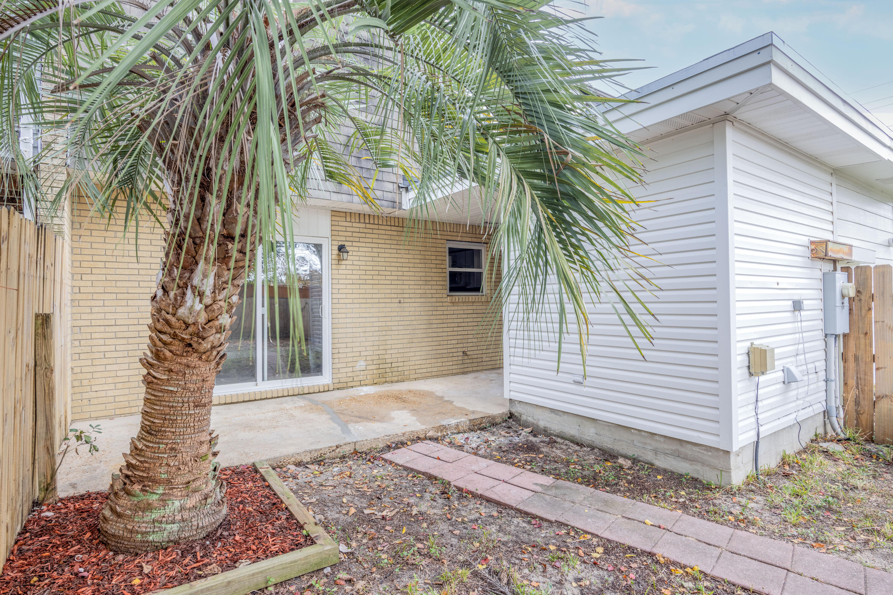 VALENCIA ARMS - Residential