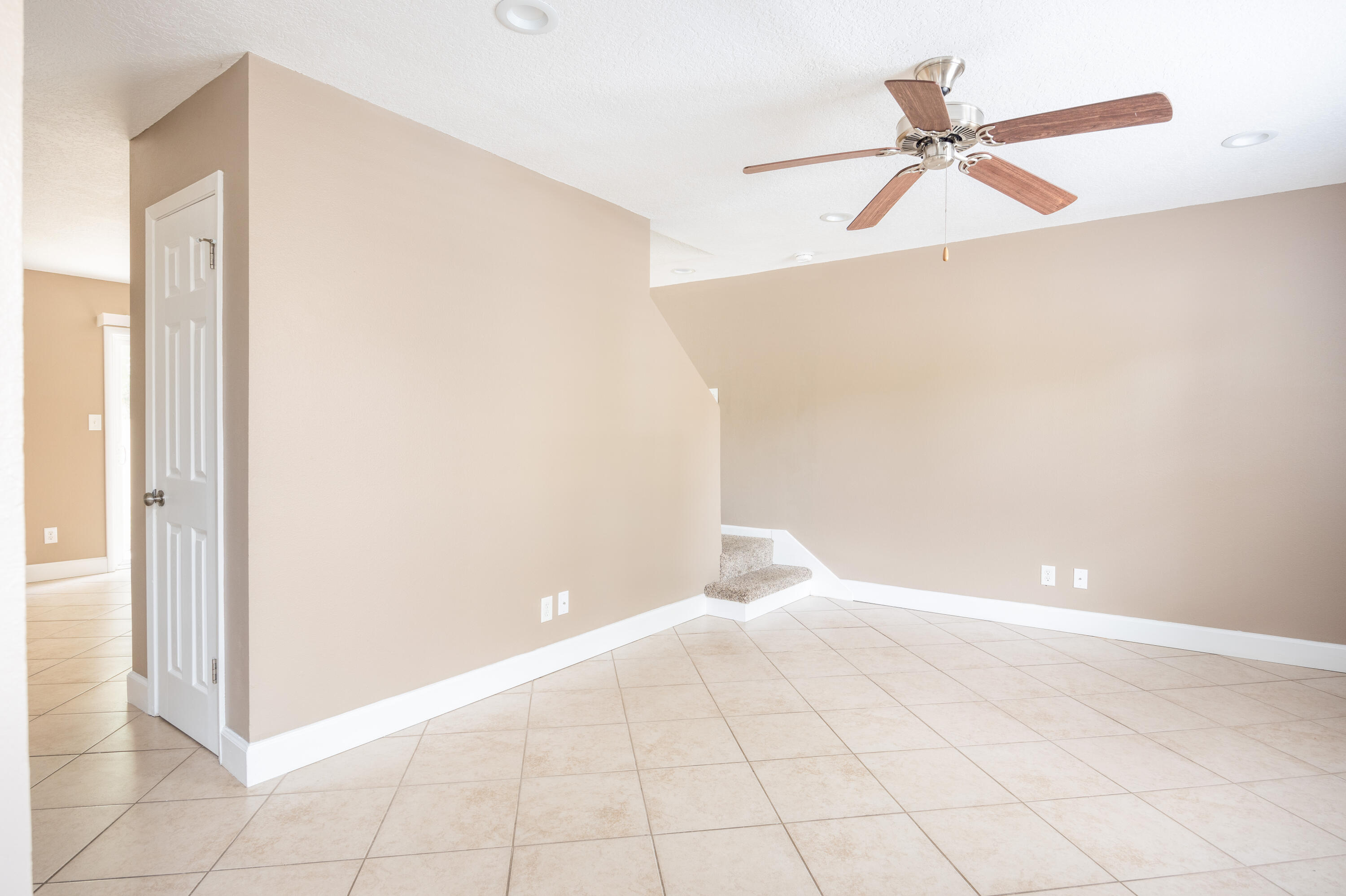 VALENCIA ARMS - Residential