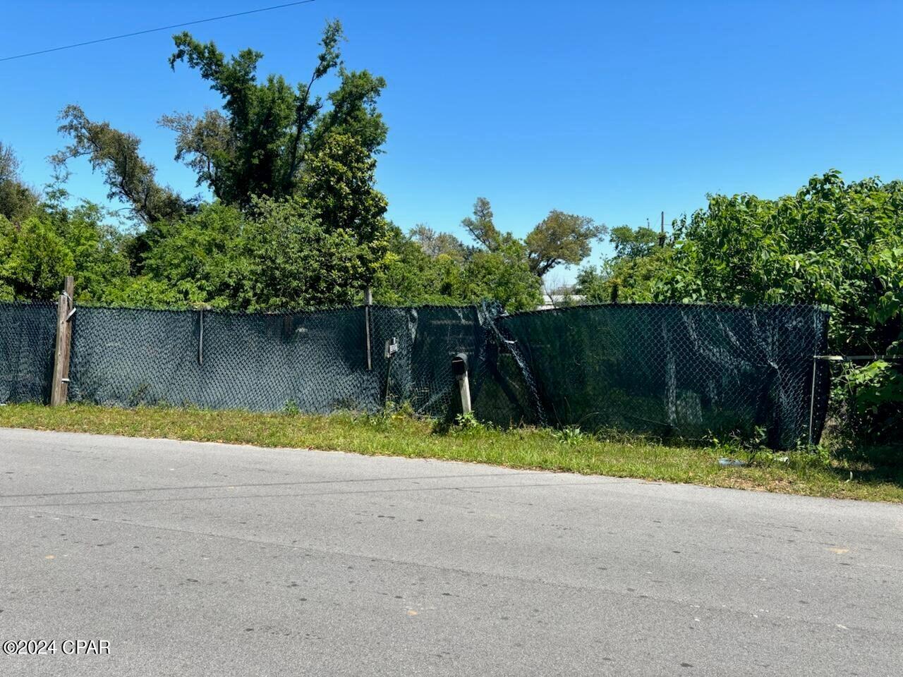 Vacant lot ready for development in the City of Springfield. Property is zone for Mixed Use and allows multi-family, single-family, and neighborhood commercial.