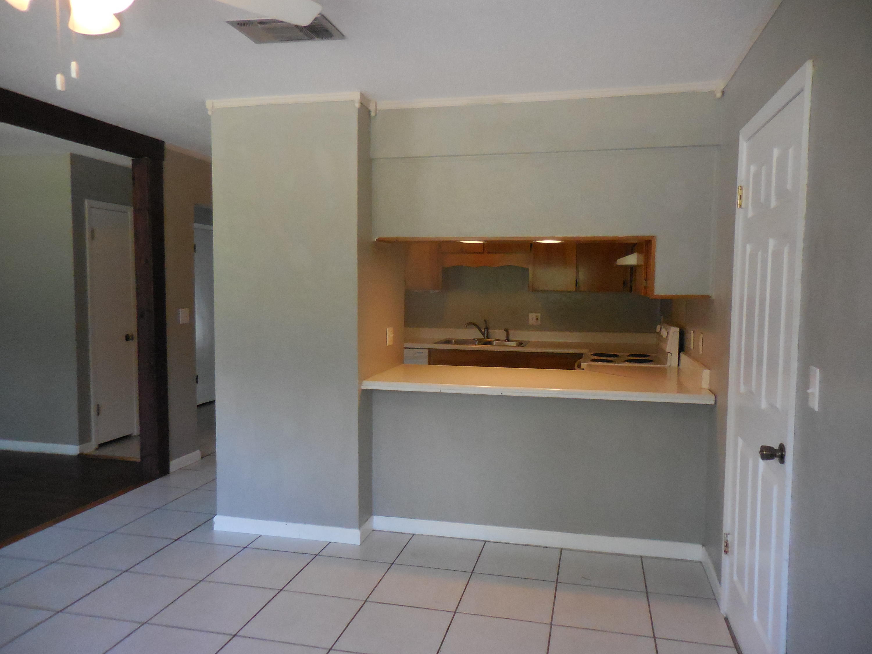 VALP P/C #6 W 25 FT OF LOT 5 ALL OF LOT 6 & E 25 FT OF LOT 7 BLK 51 - Residential Lease