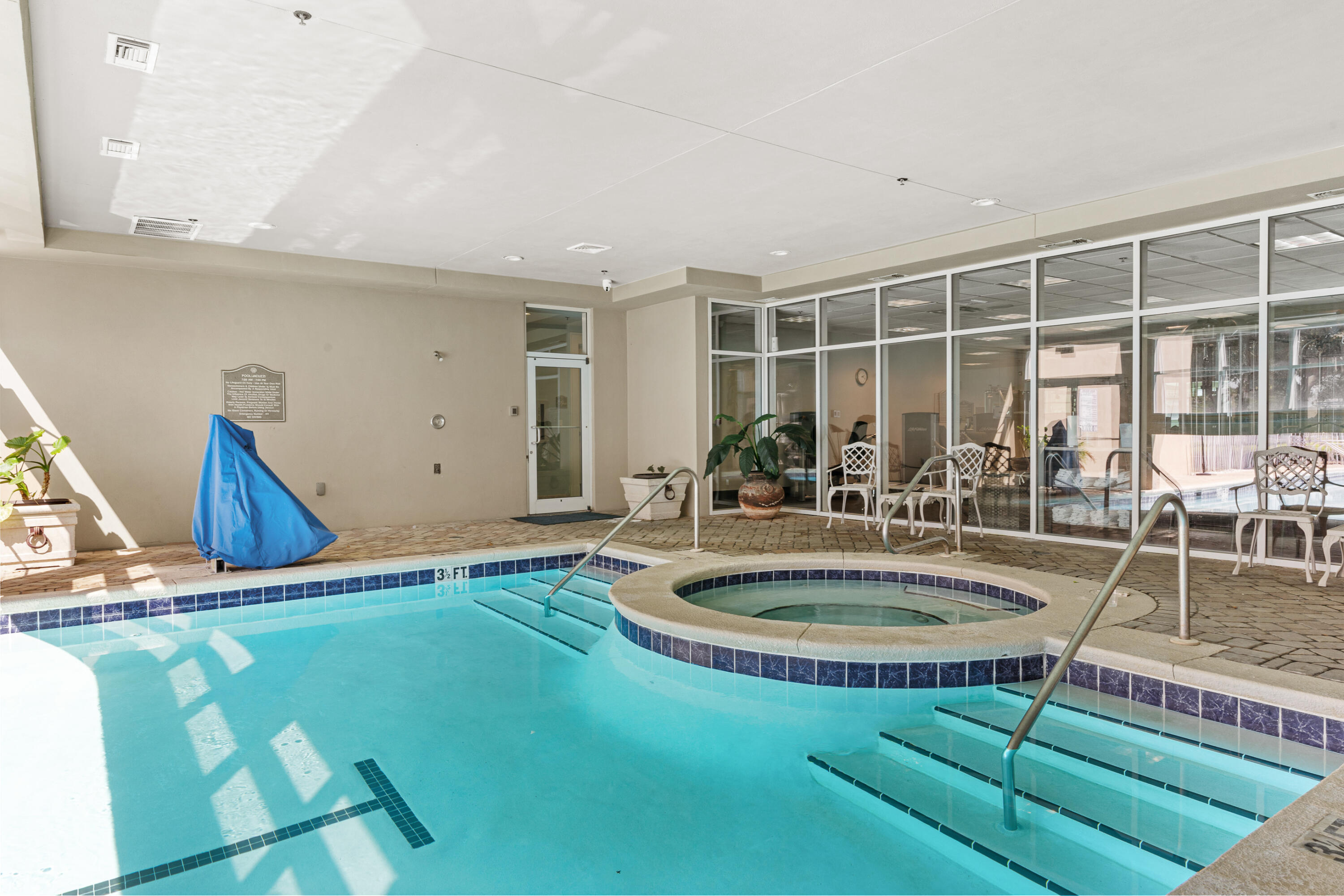 ST. MAARTEN AT SILVER SHELLS - Residential