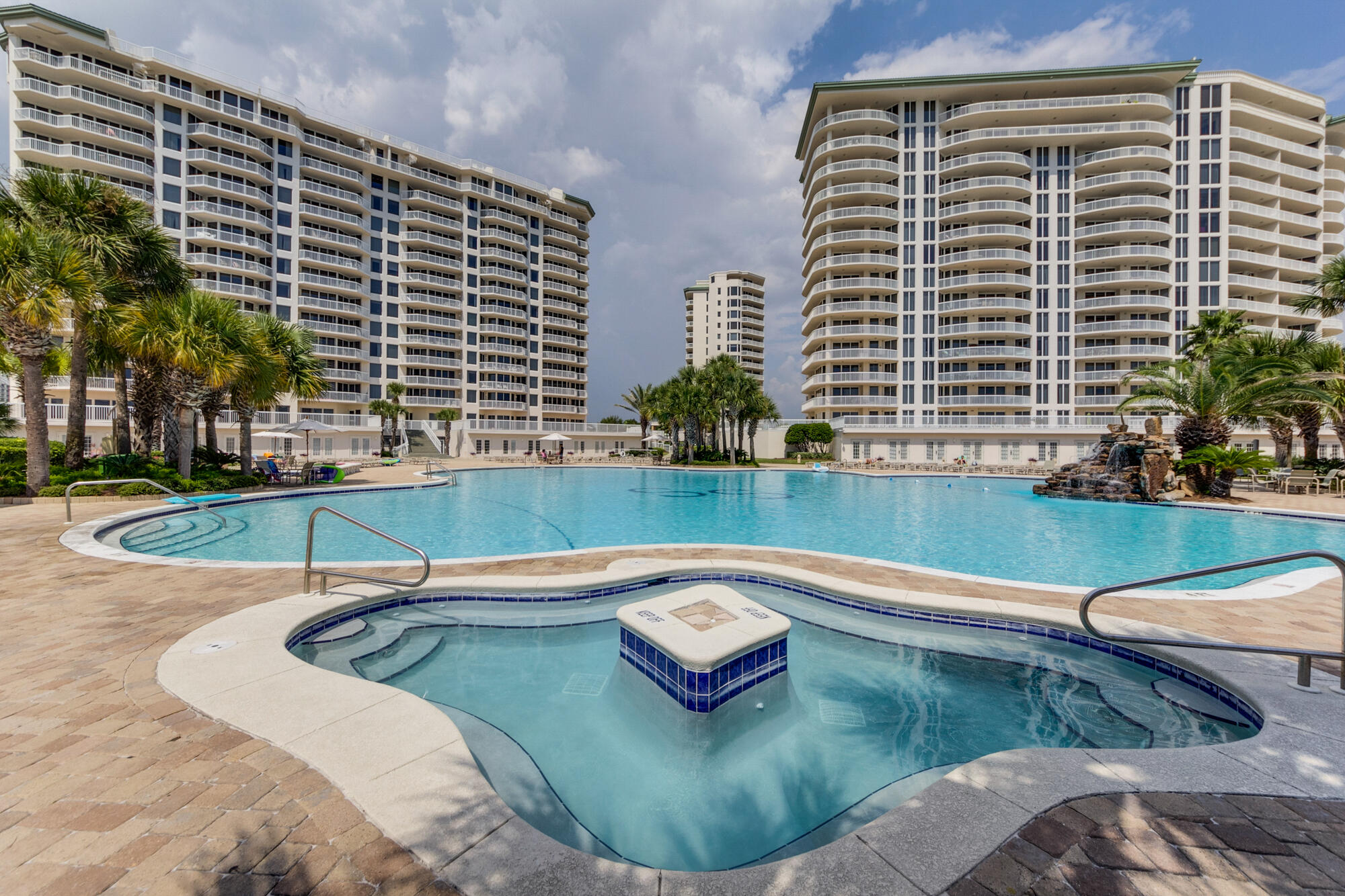 ST. MAARTEN AT SILVER SHELLS - Residential