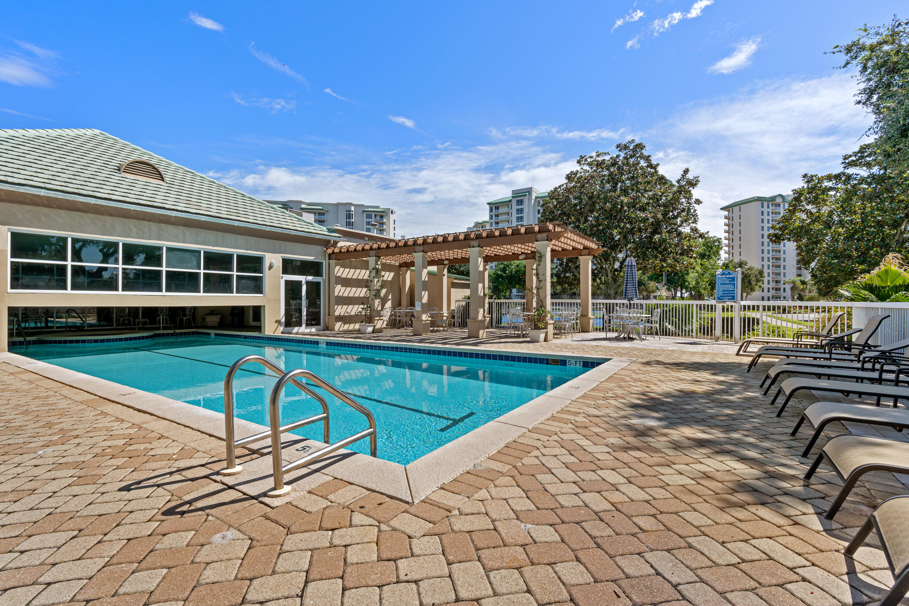 ST. MAARTEN AT SILVER SHELLS - Residential