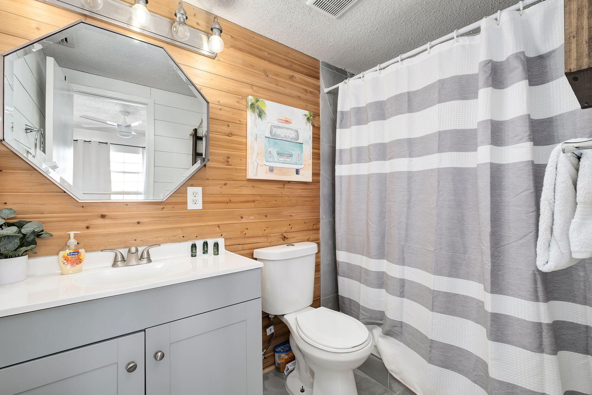 ISLANDWOOD CONDO - Residential