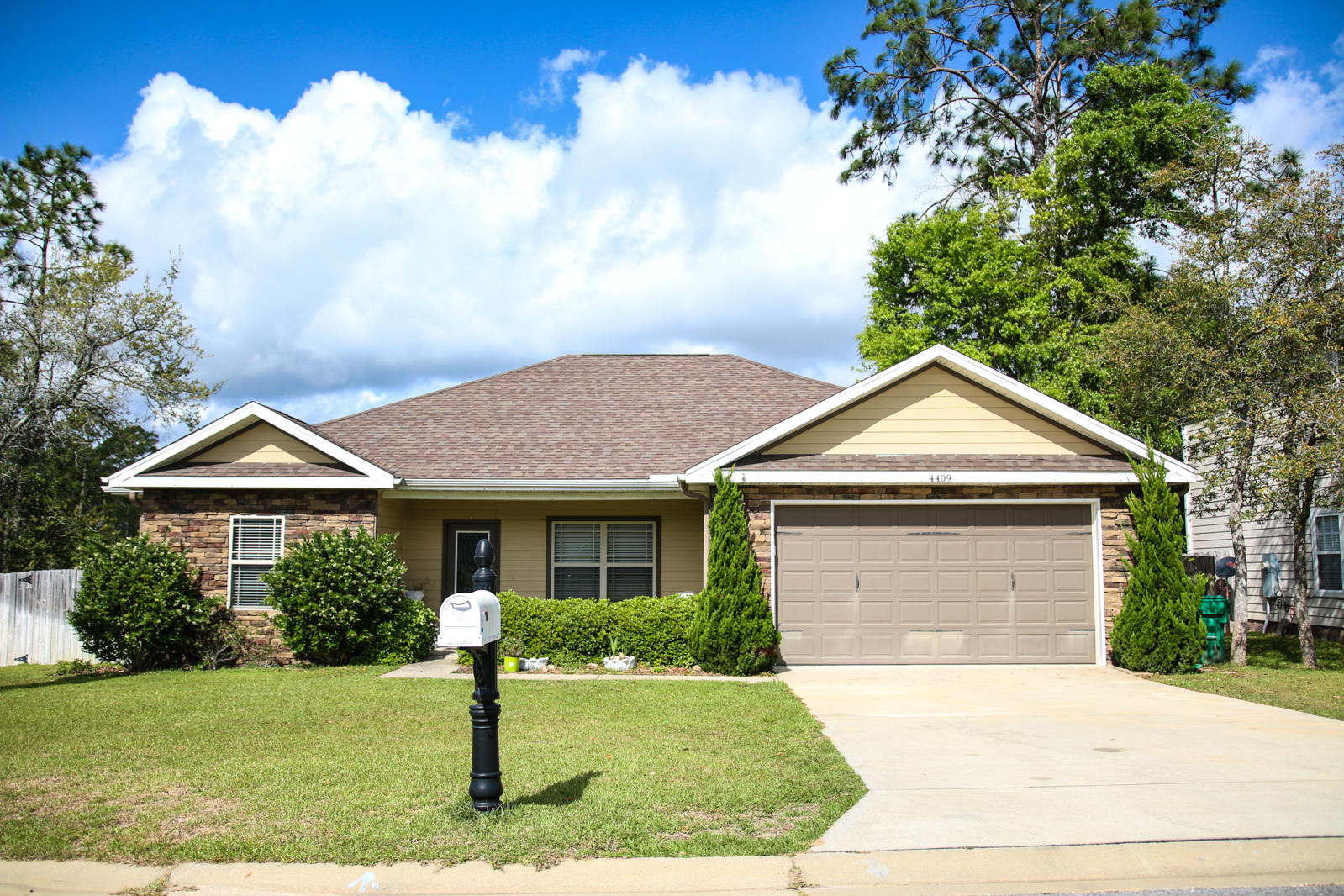 DUGGAN POND ESTATES - Residential Lease