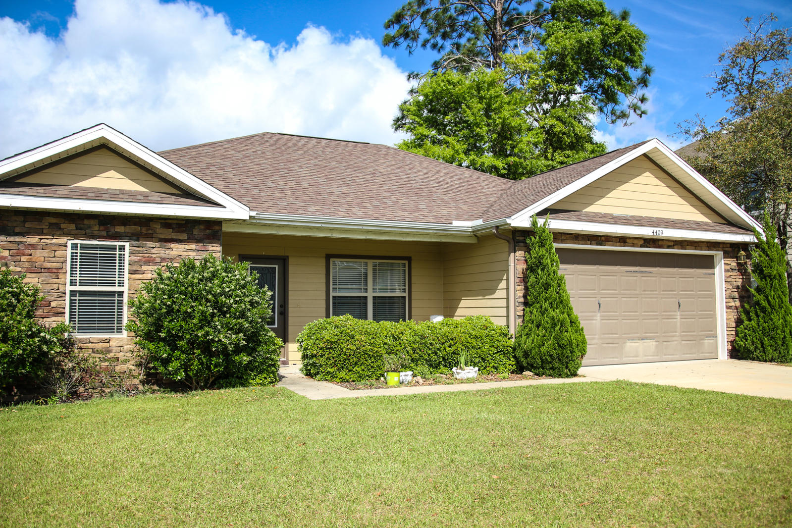 DUGGAN POND ESTATES - Residential Lease