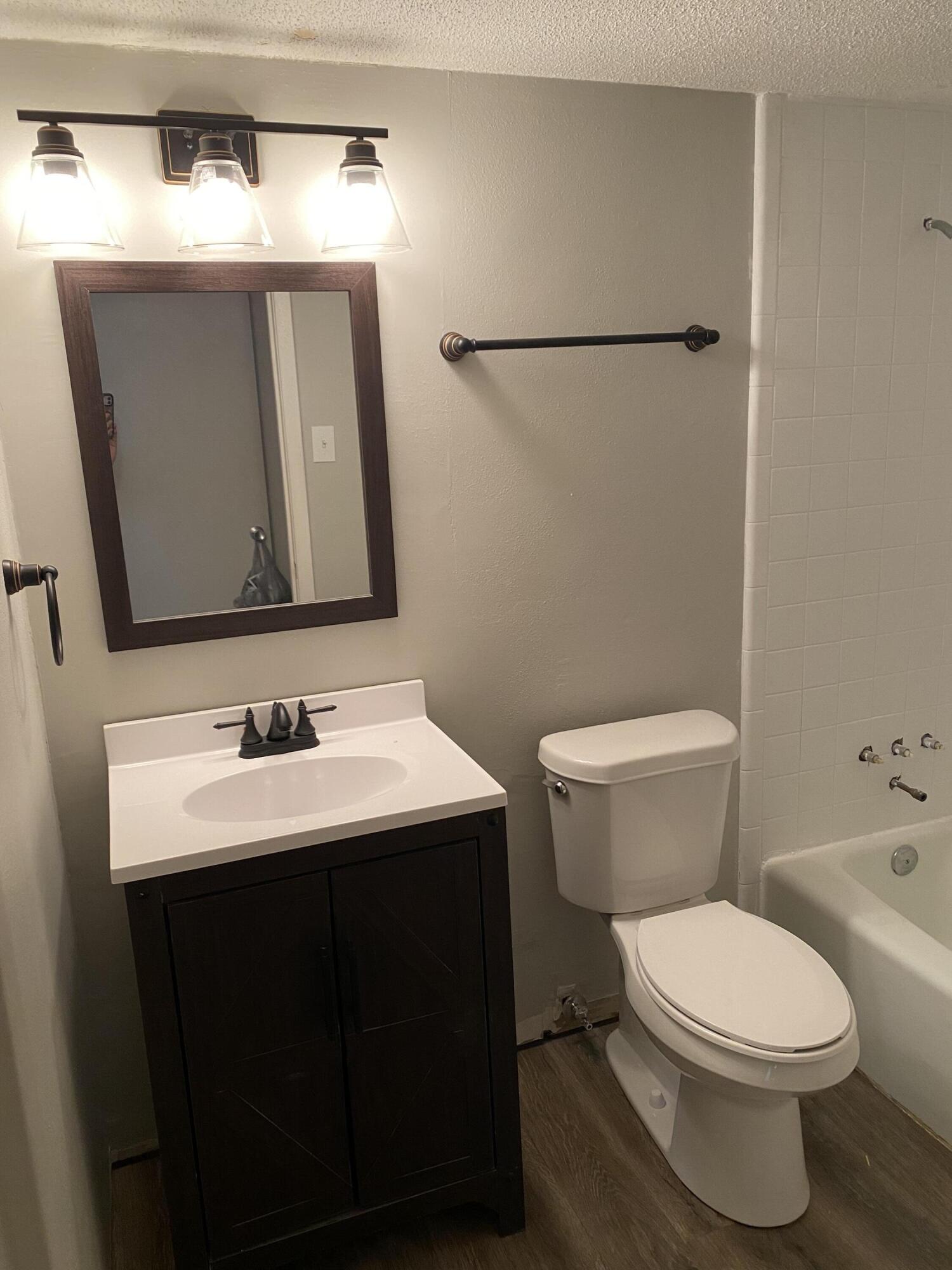 COUNTRY CLUB CONDO - Residential Lease