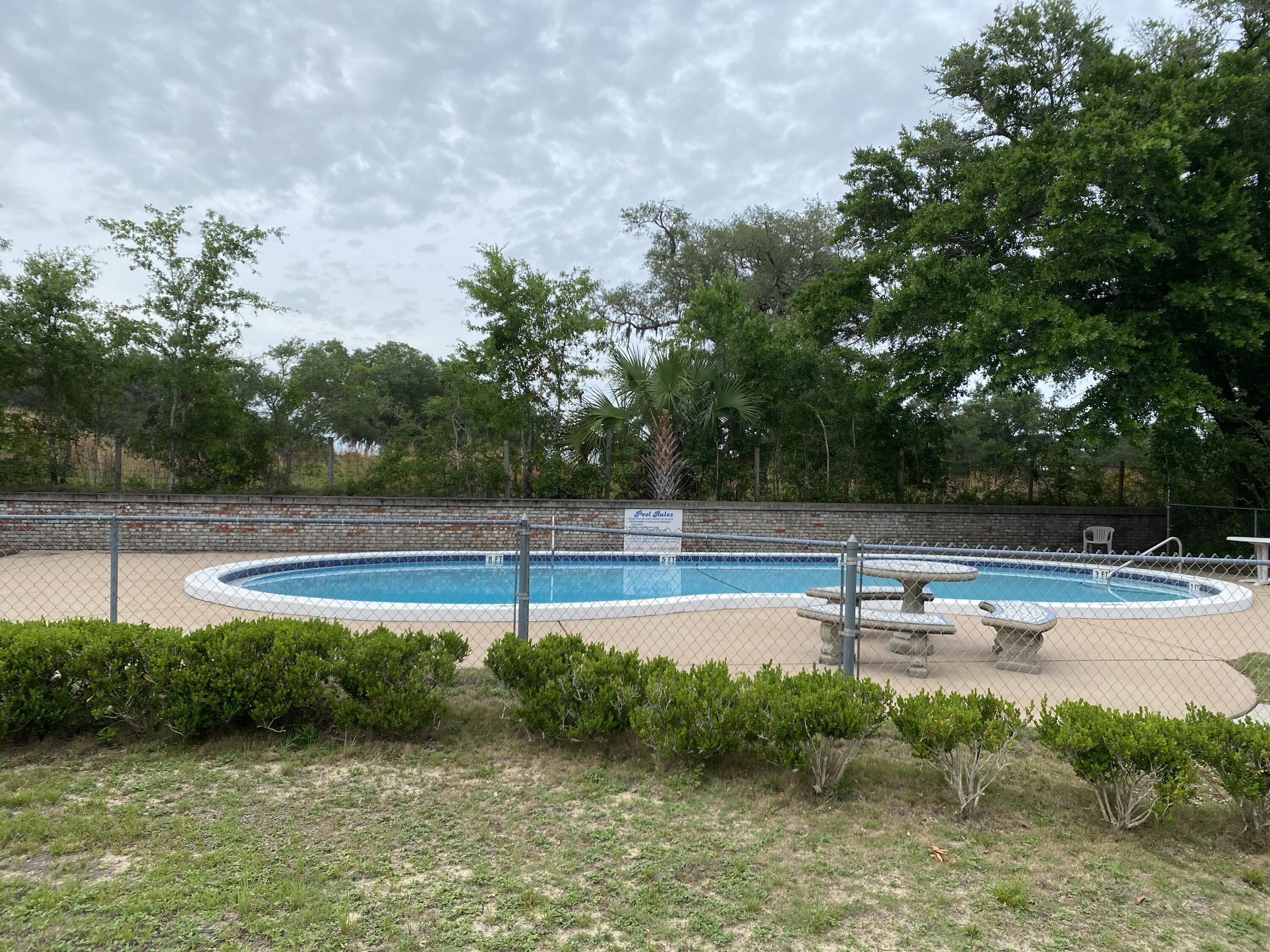 COUNTRY CLUB CONDO - Residential Lease