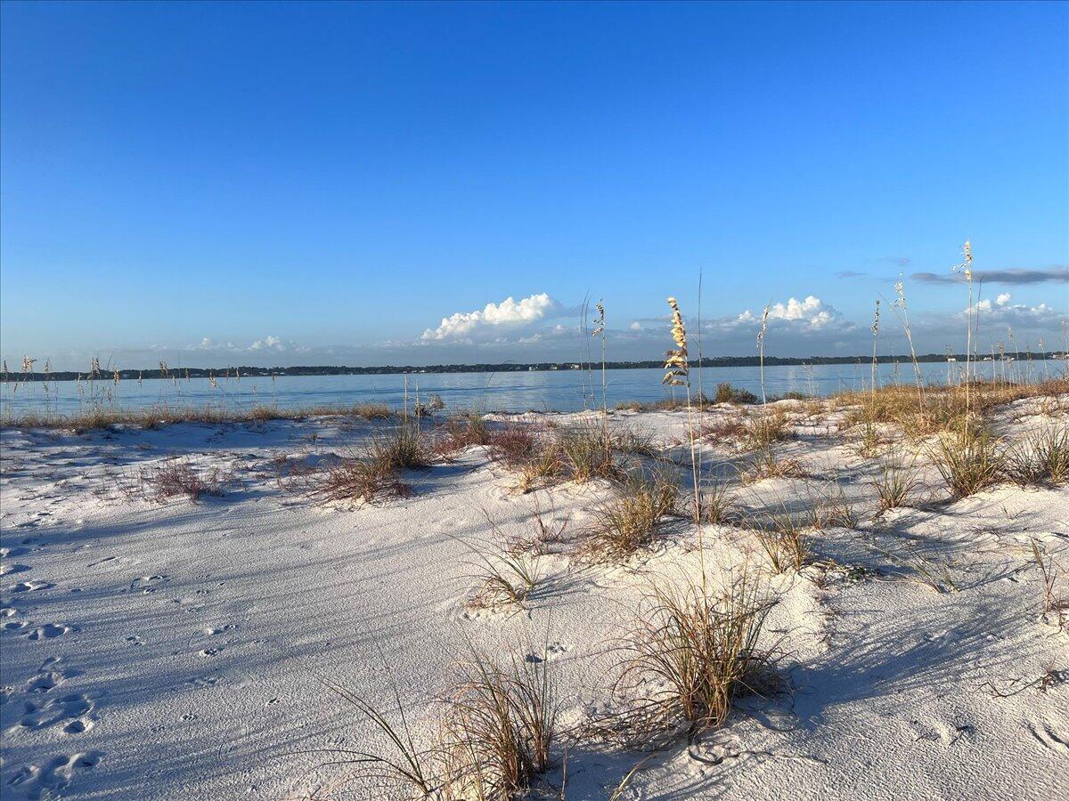 LOT 1 BLK 43 NAVARRE BEACH RESSEC 1 OR 3767 PG 1976 ESC CNTY - Land