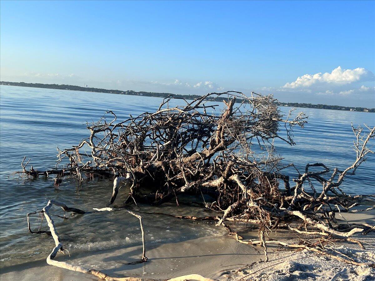 LOT 1 BLK 43 NAVARRE BEACH RESSEC 1 OR 3767 PG 1976 ESC CNTY - Land