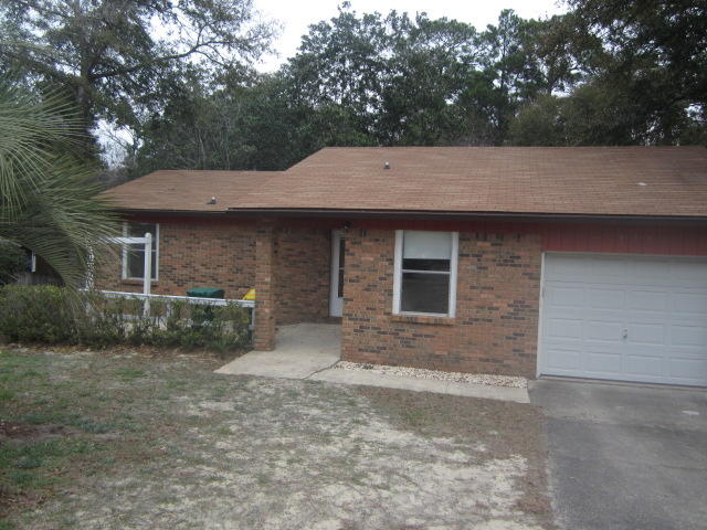 COZY HOME LOCATED IN A COUNTRY SETTING. ENJOY THE SCREENED IN PORCH AND LARGE DECK ON THE BACK OVERLOOKING A WOODED SERENE AREA. LARGE BACK YARD FRONTS THE WOODED AREA. THE YARD NOT FENCED IN. THERE IS NEWER CARPET IN 2 OF THE BEDROOMS. WOOD LAMINATE IN THE LIVING AND DINING AREAS AND KITCHEN.NEW TILE IN THE BATH. PETS MAY BE ALLOWED DEPENDING ON BREED, AGE AND SIZE.CALL TO MAKE AN APPOINTMENT TODAY... PLEASE CALL OFFICE PHONE LISTED AND NOT CELL NUMBER