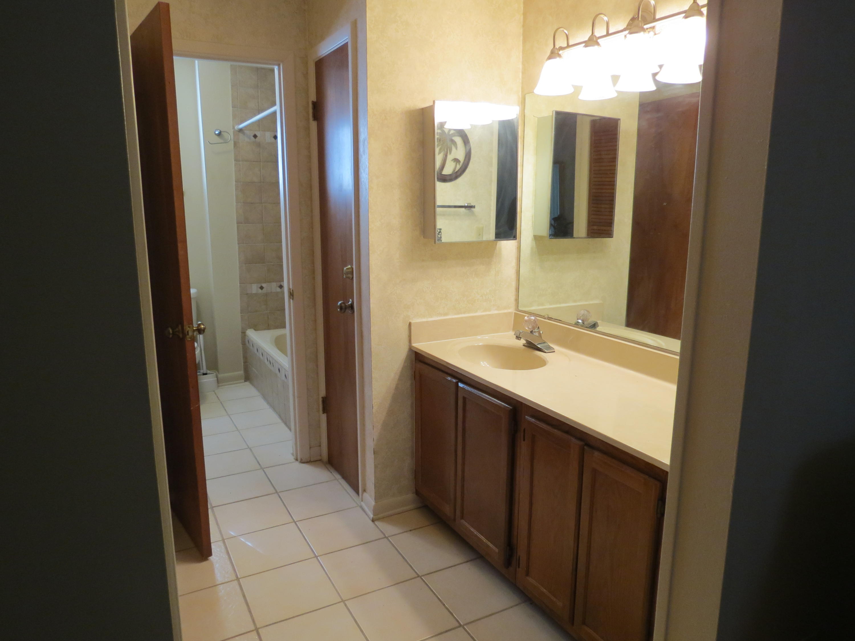 MARINA VILLAS CONDO AT BLUEWATER BAY - Residential Lease