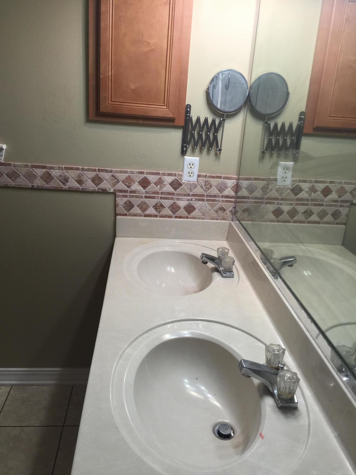 TWIN LAKES ESTATES - Residential Lease