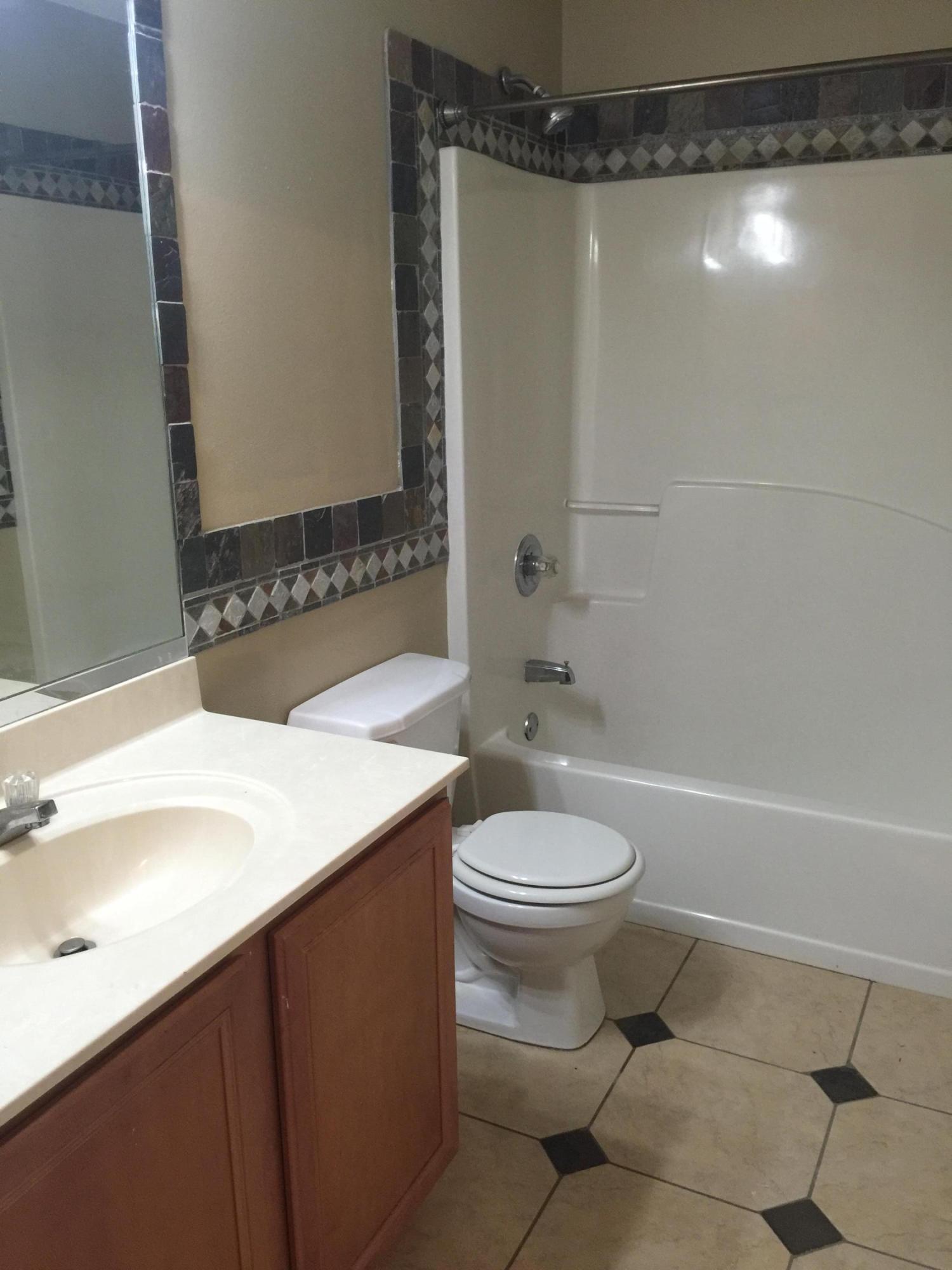 TWIN LAKES ESTATES - Residential Lease