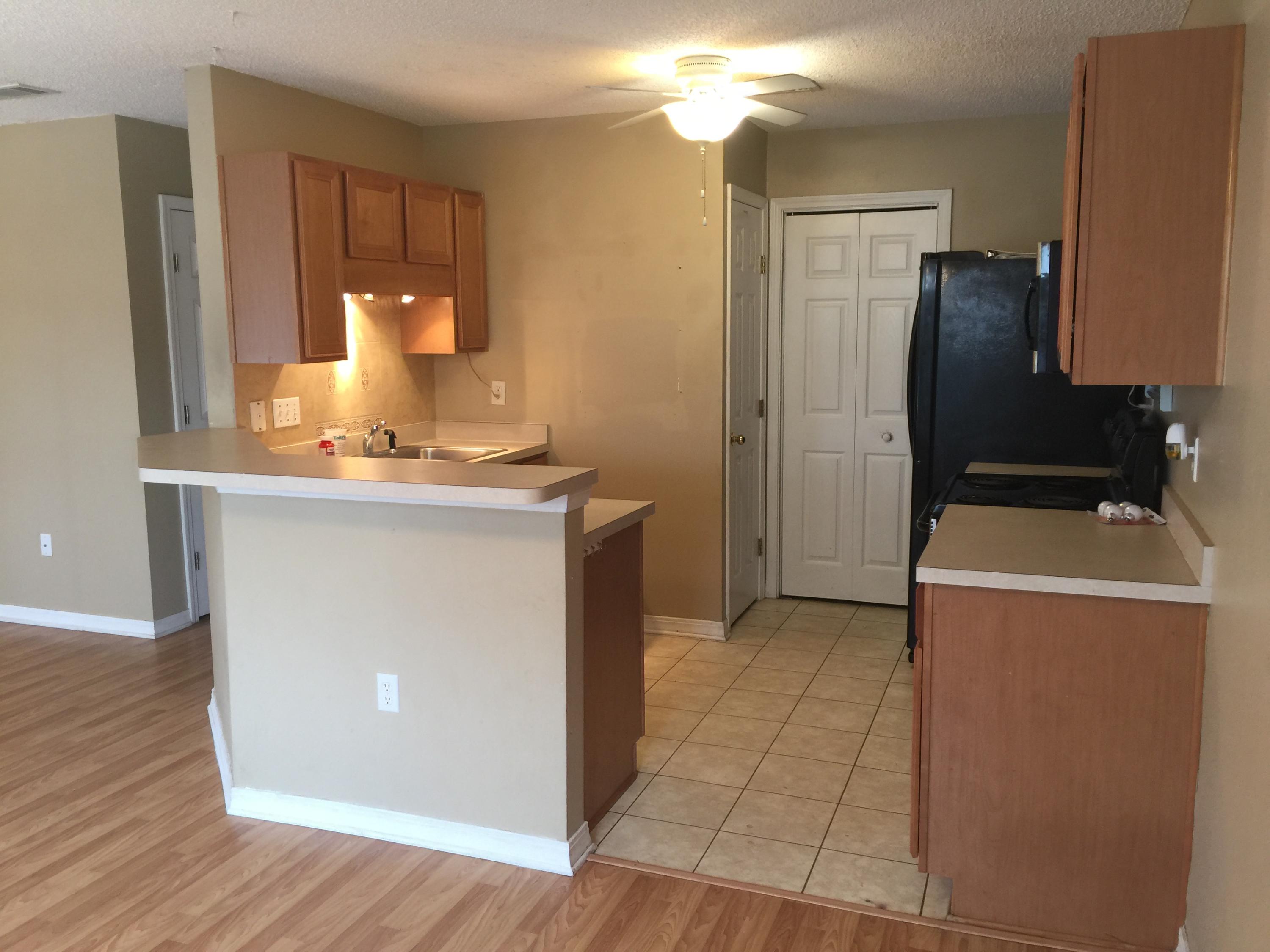 TWIN LAKES ESTATES - Residential Lease