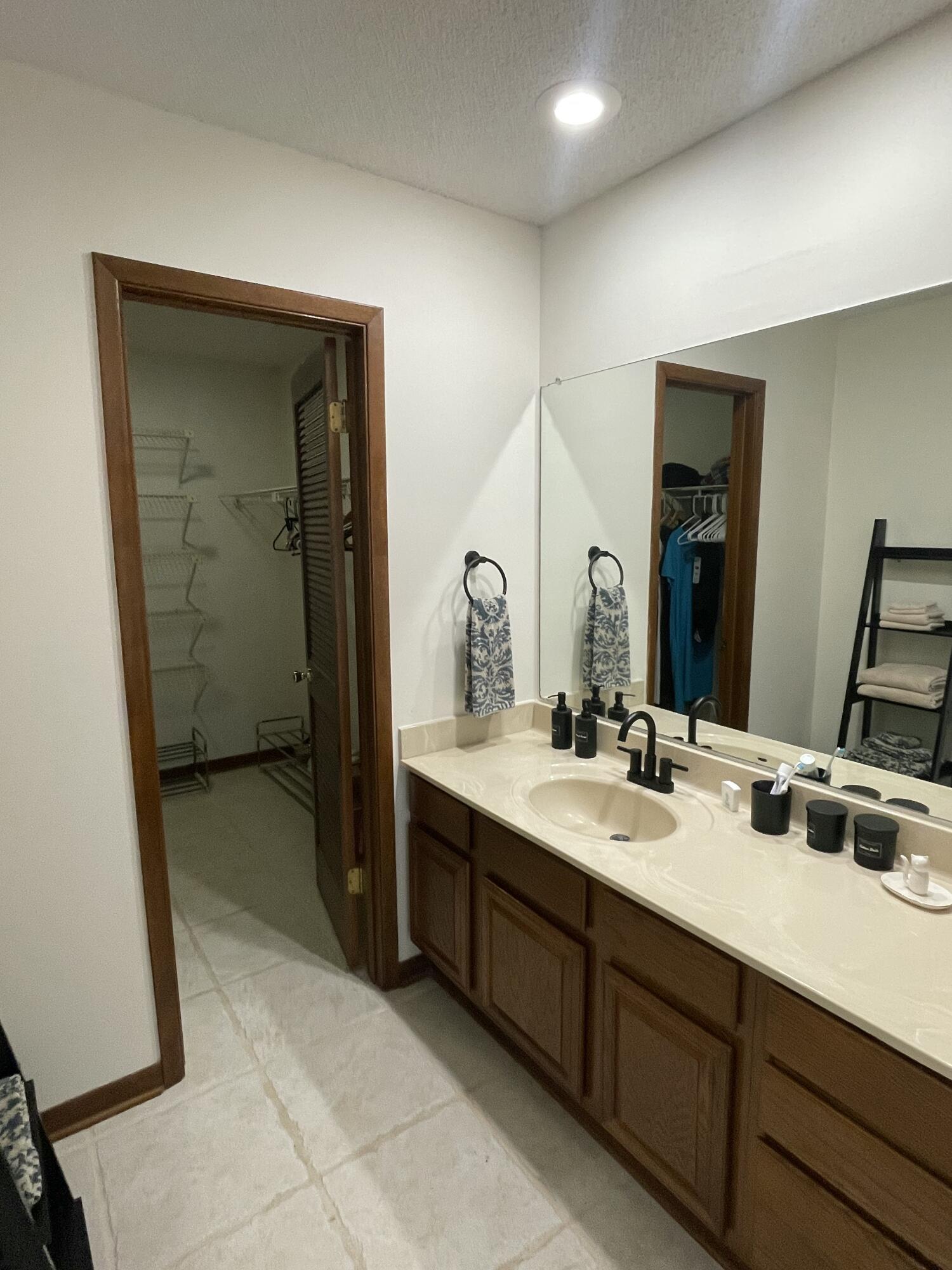 ROYAL OAK VILLAGE 2E - Residential
