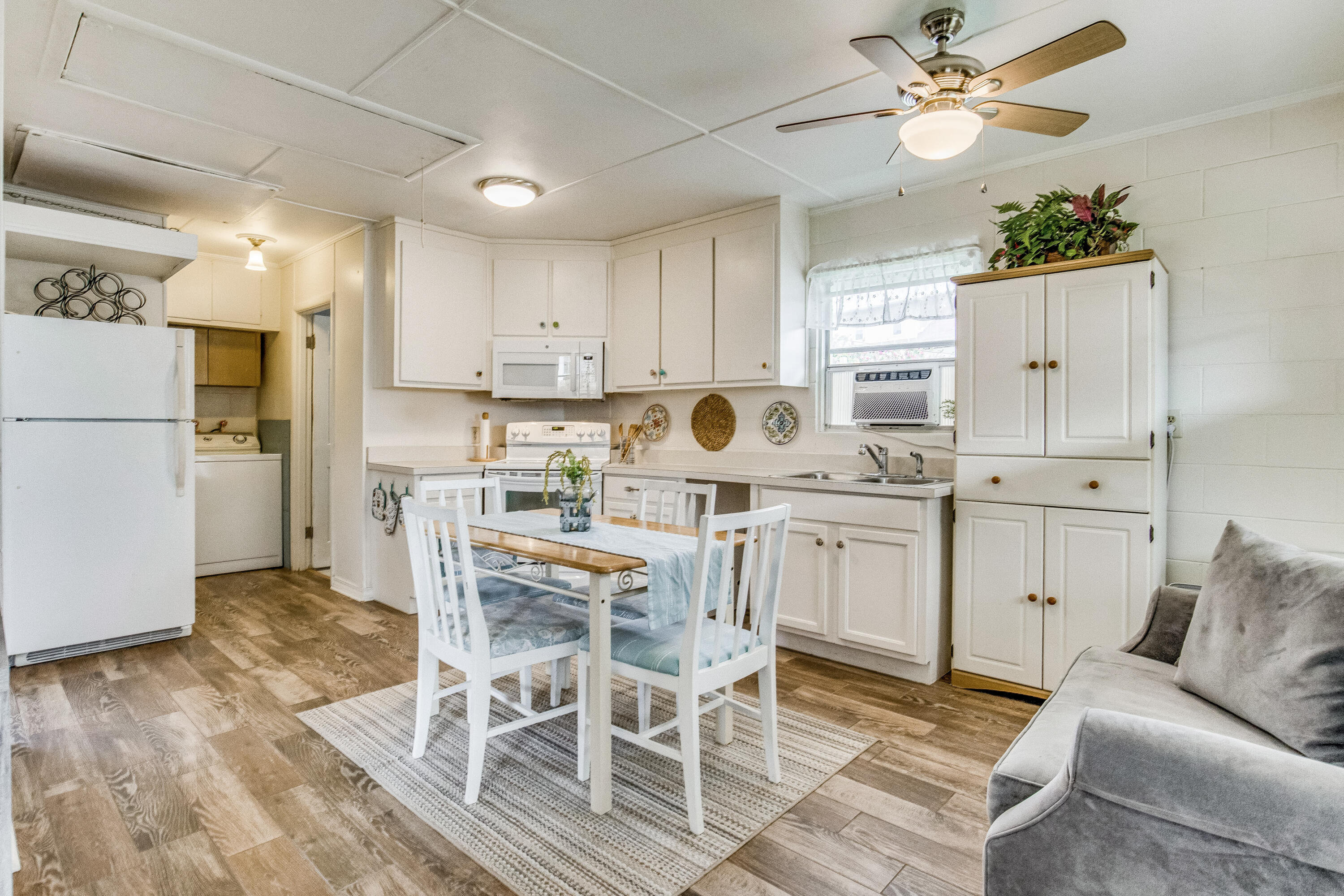 NAVY POINT - Residential