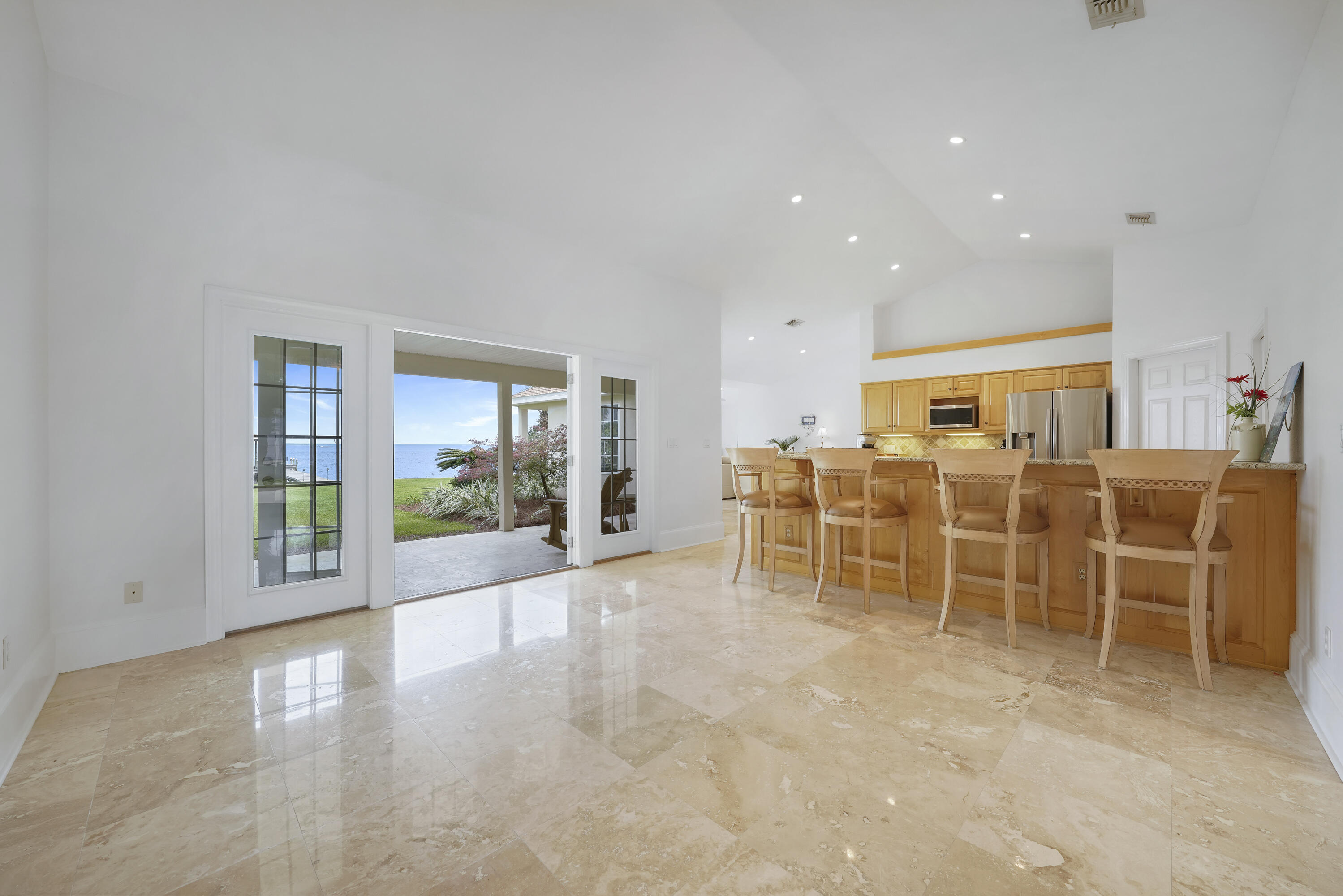 FLAMINGO BEACH - Residential