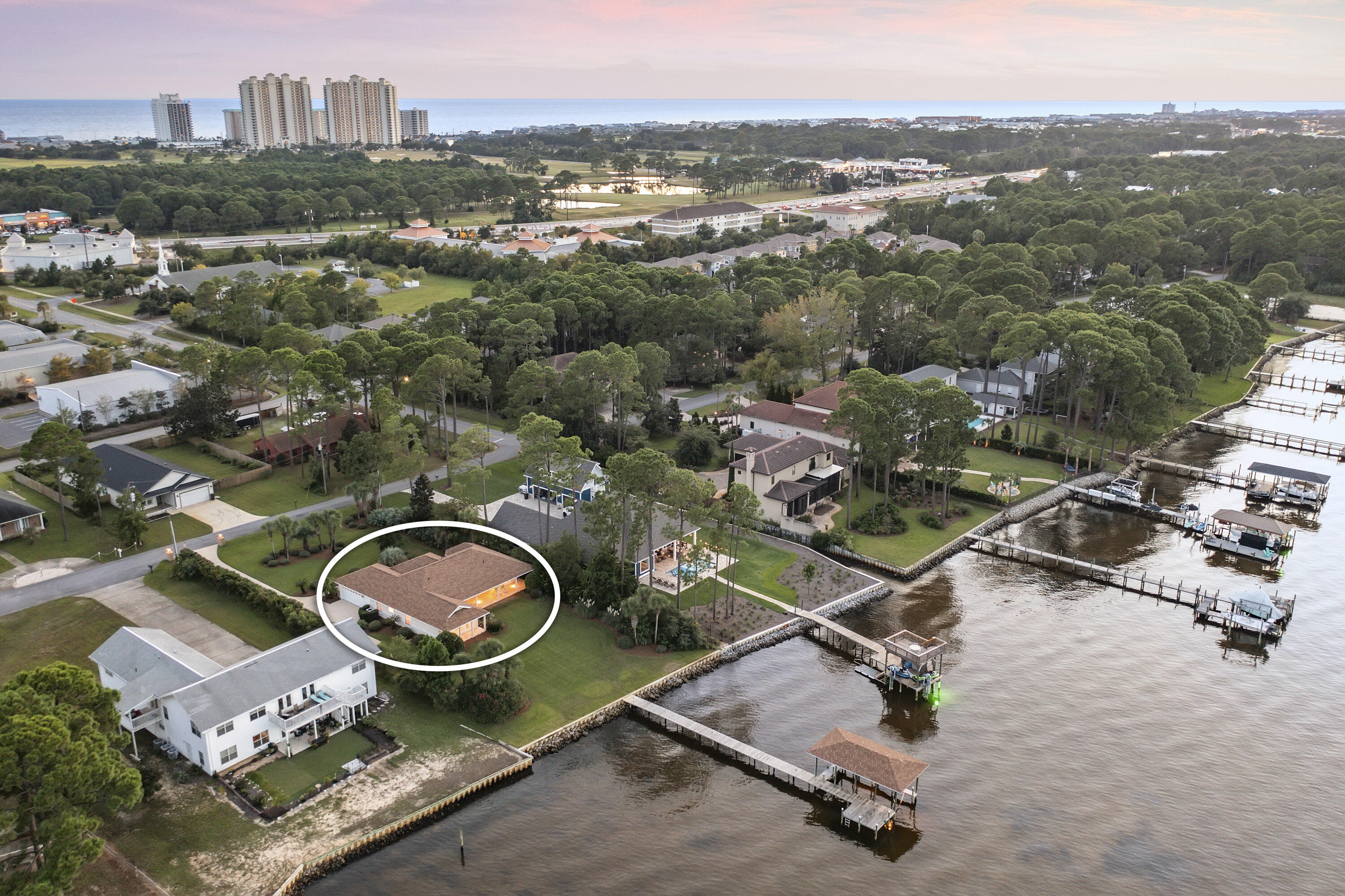 FLAMINGO BEACH - Residential