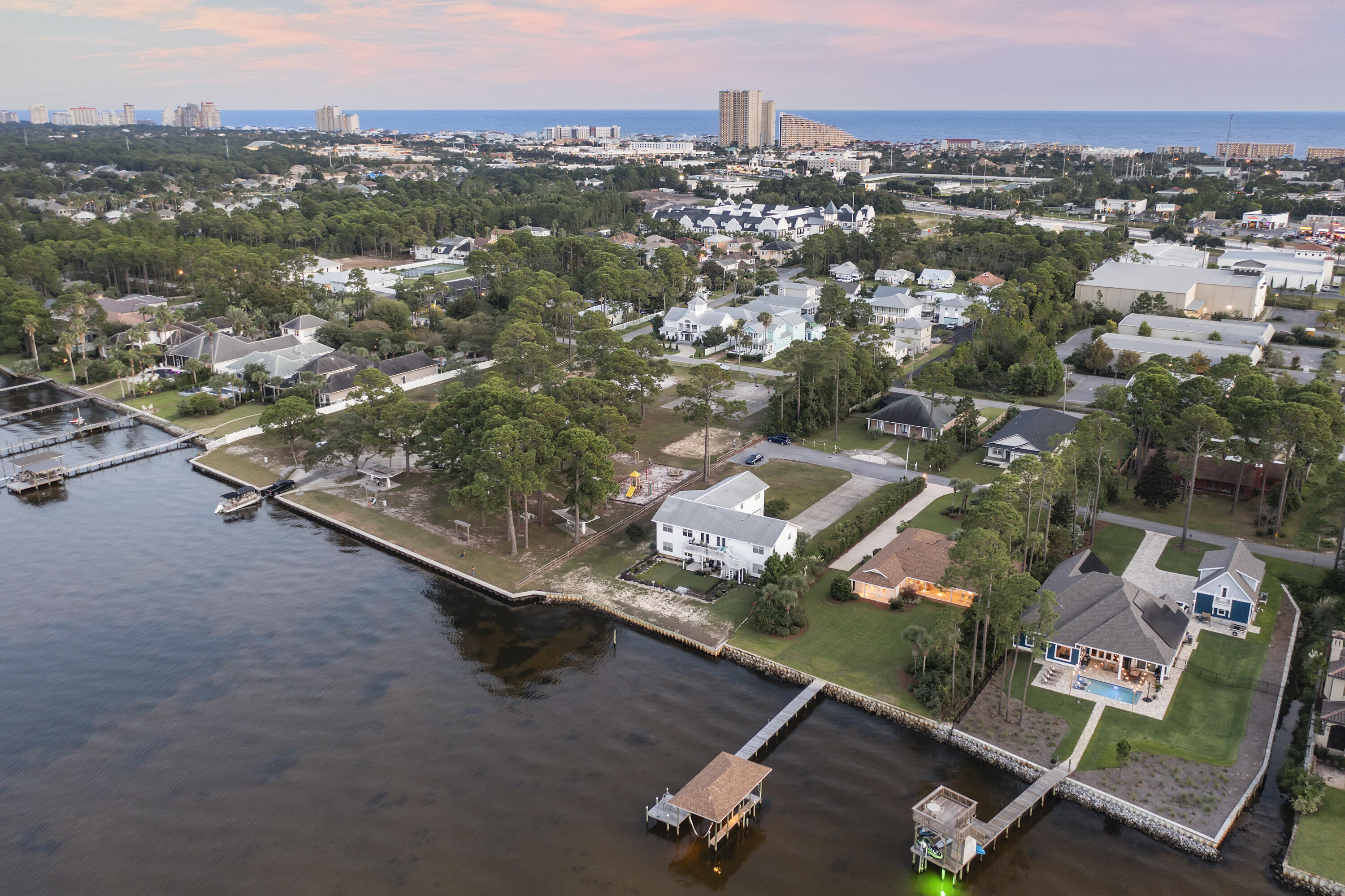 FLAMINGO BEACH - Residential