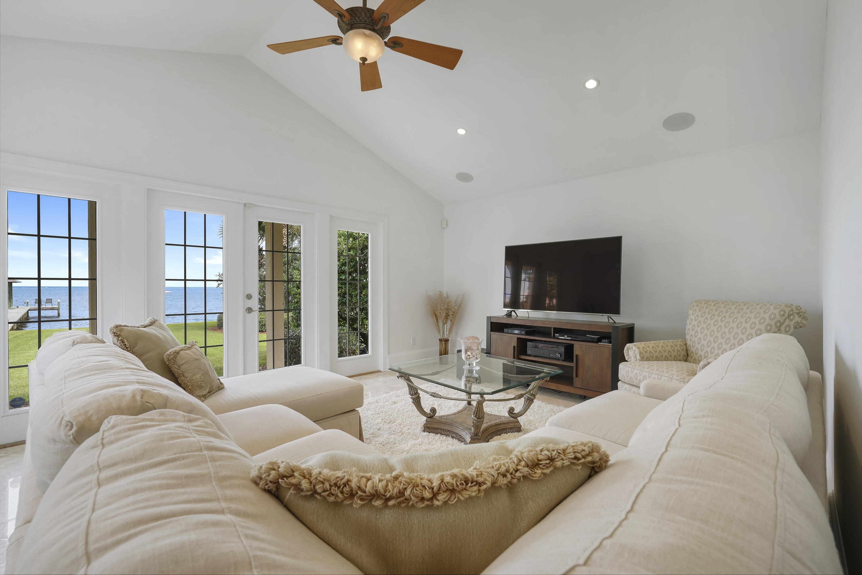 FLAMINGO BEACH - Residential