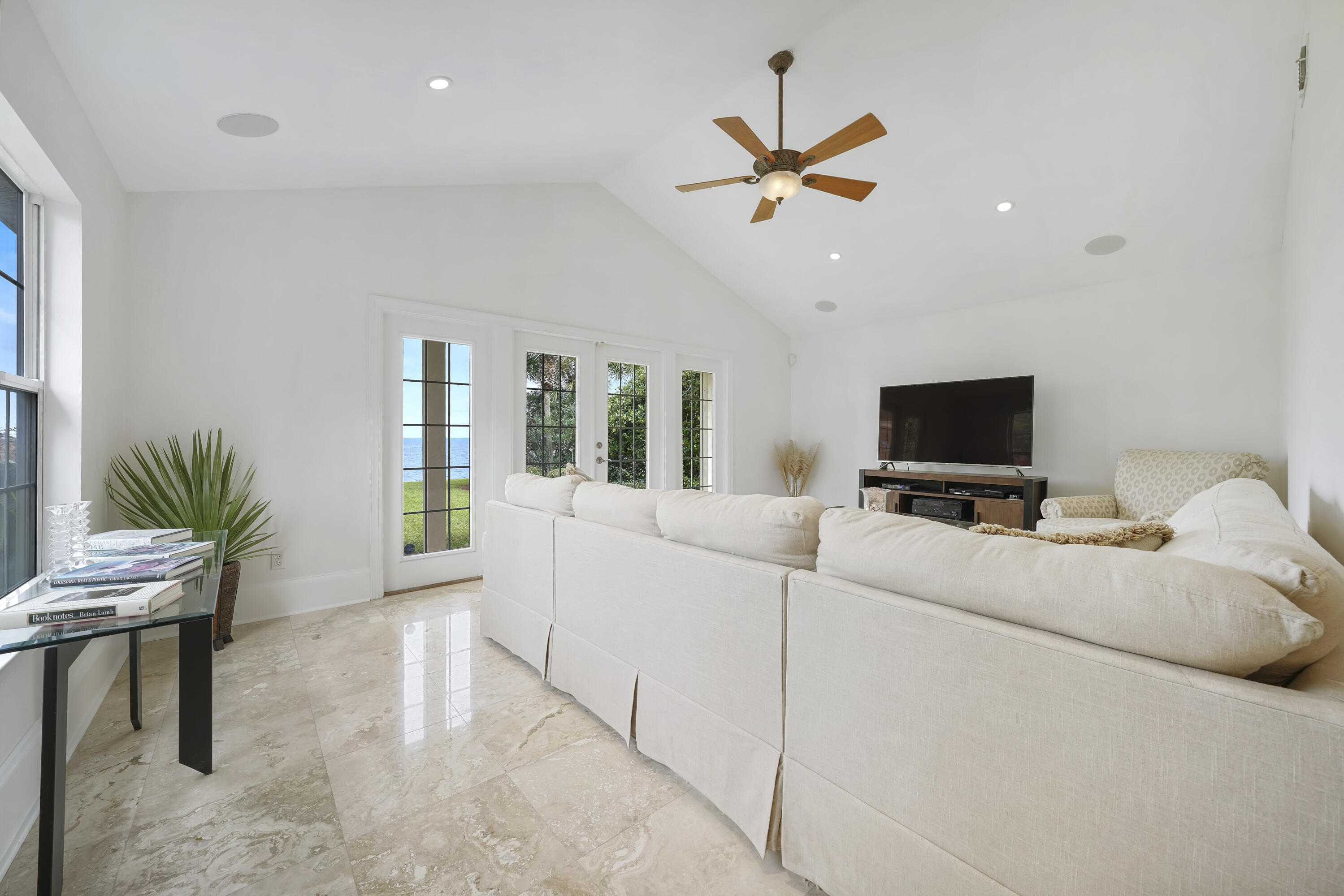 FLAMINGO BEACH - Residential