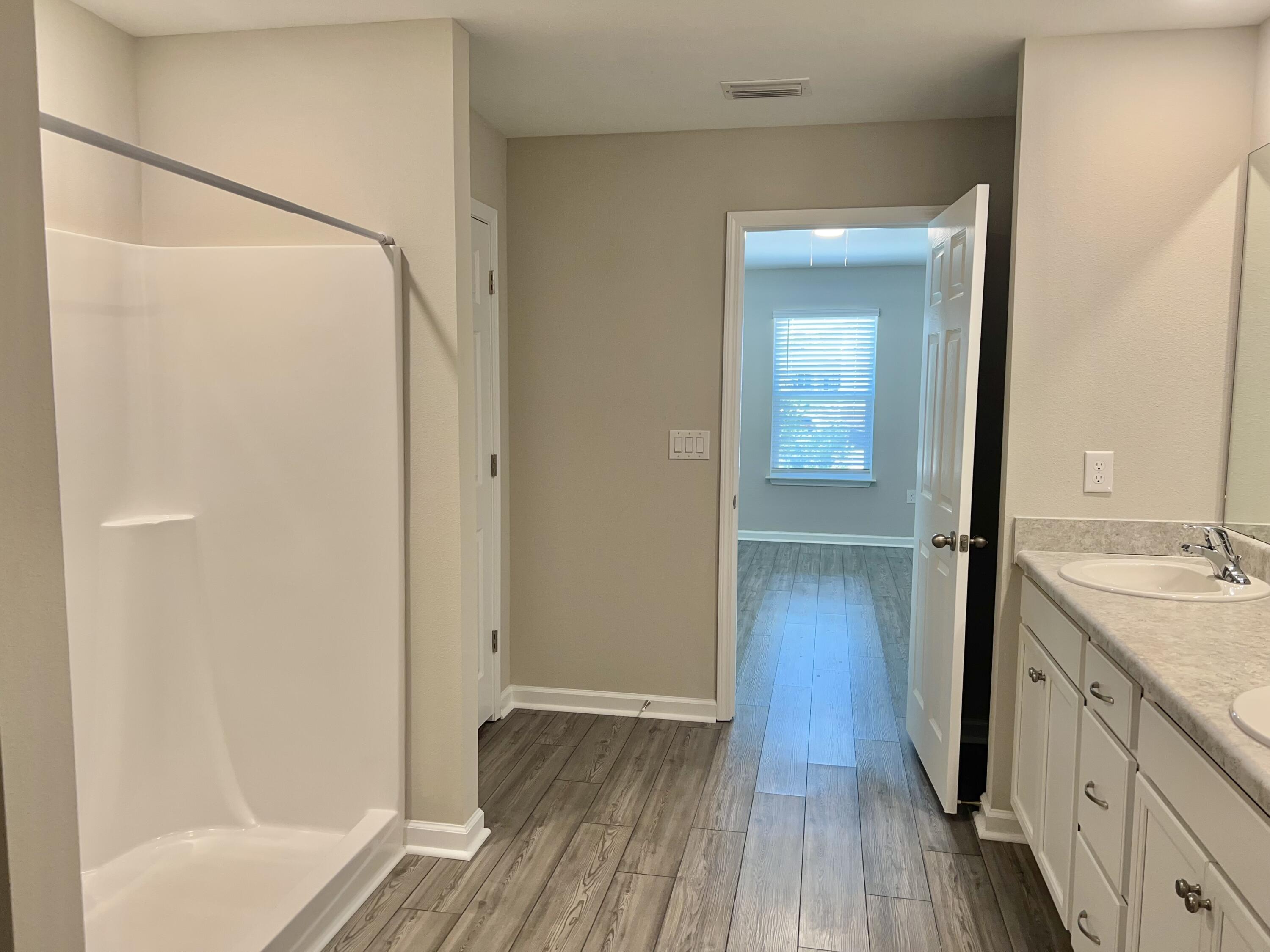 RIVERWALK PH I - Residential Lease