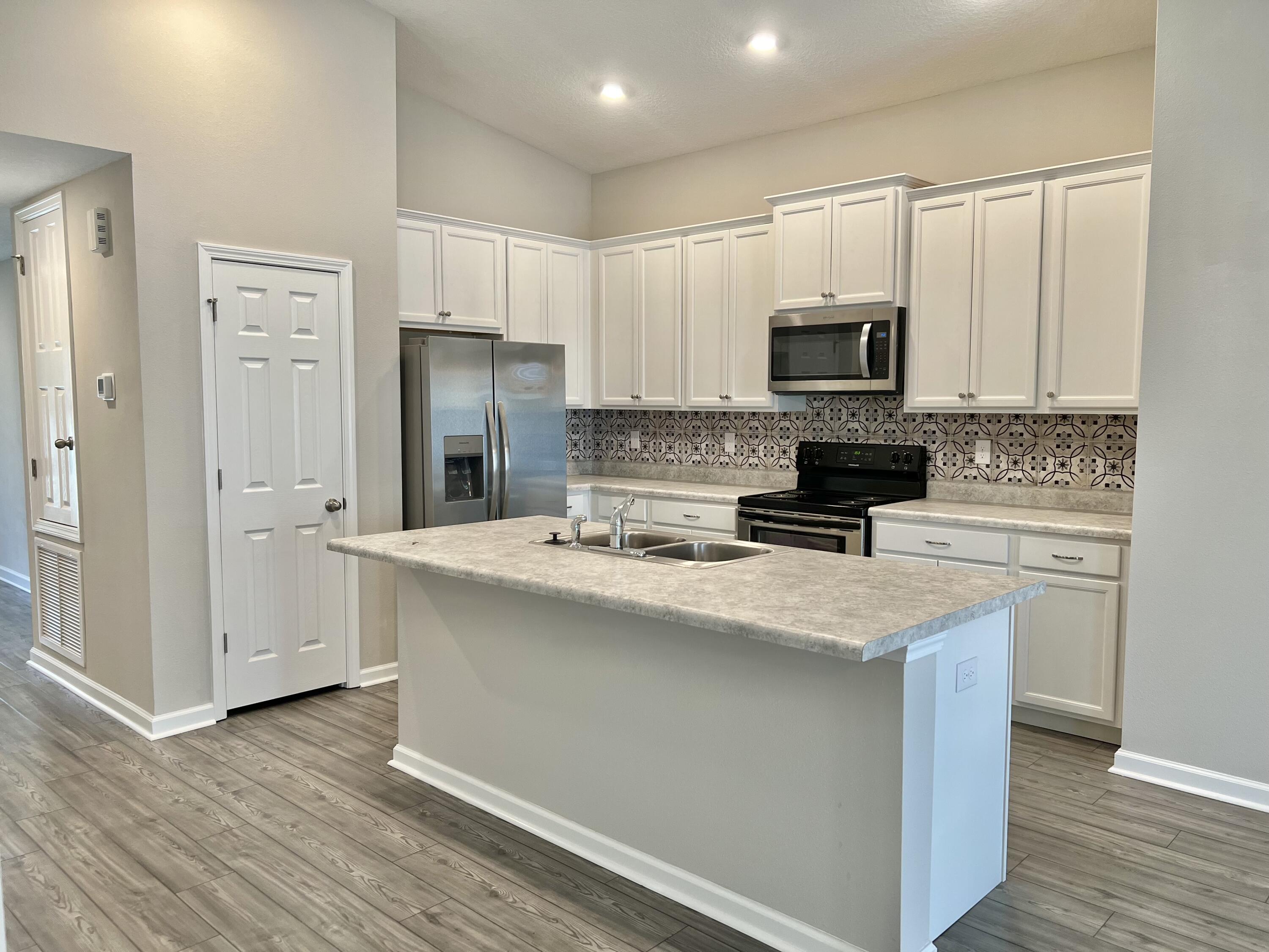 RIVERWALK PH I - Residential Lease