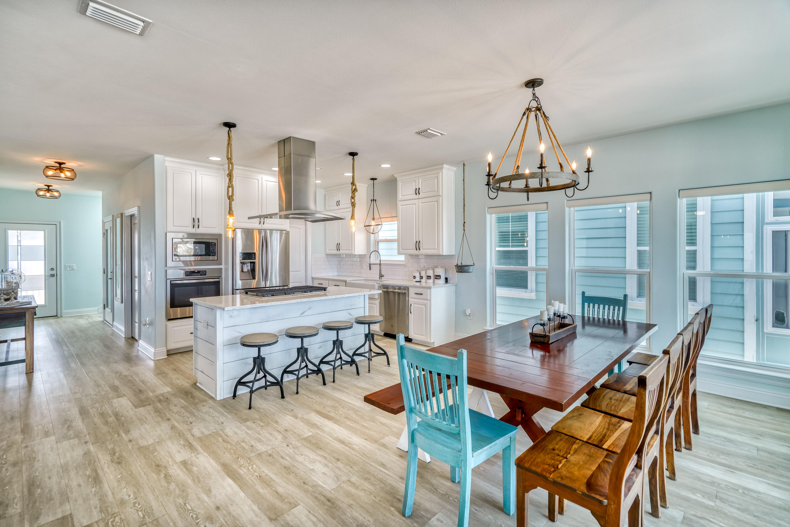 BY THE SEA - Residential