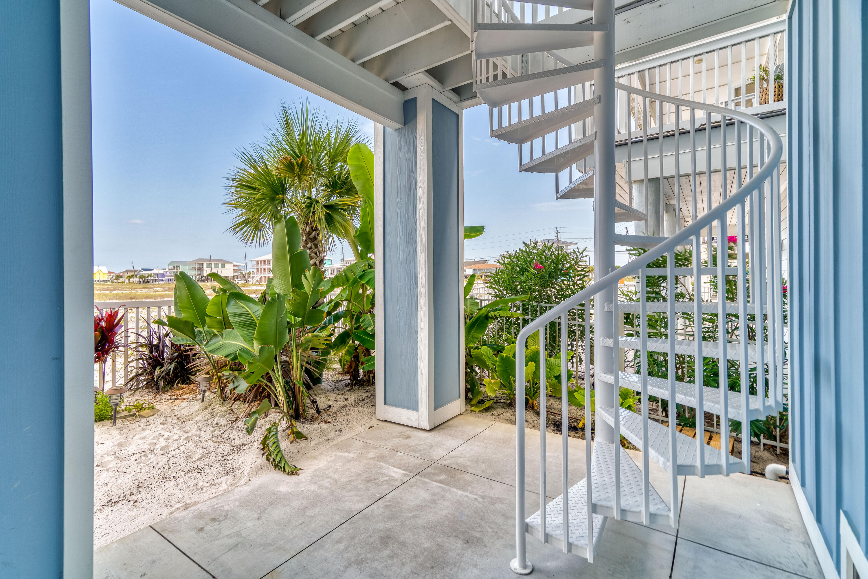 BY THE SEA - Residential