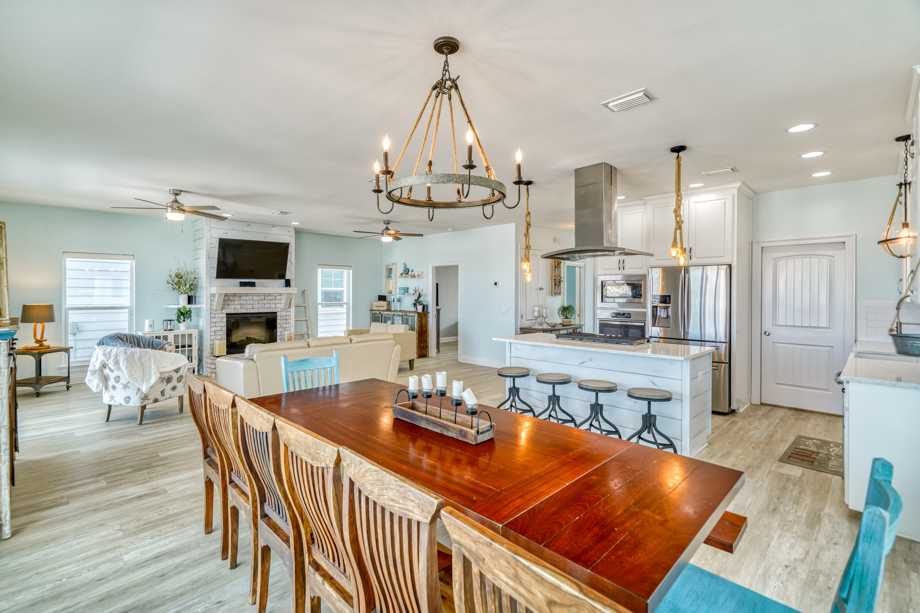 BY THE SEA - Residential