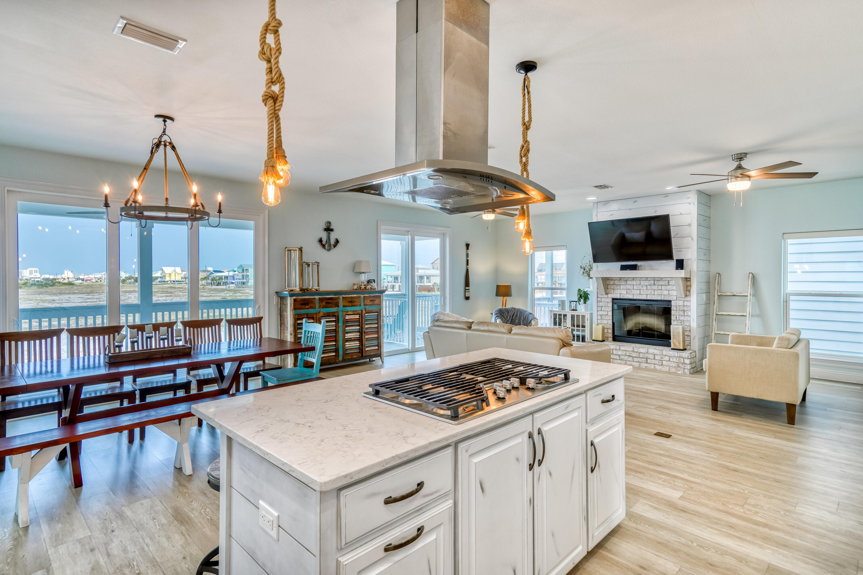 BY THE SEA - Residential