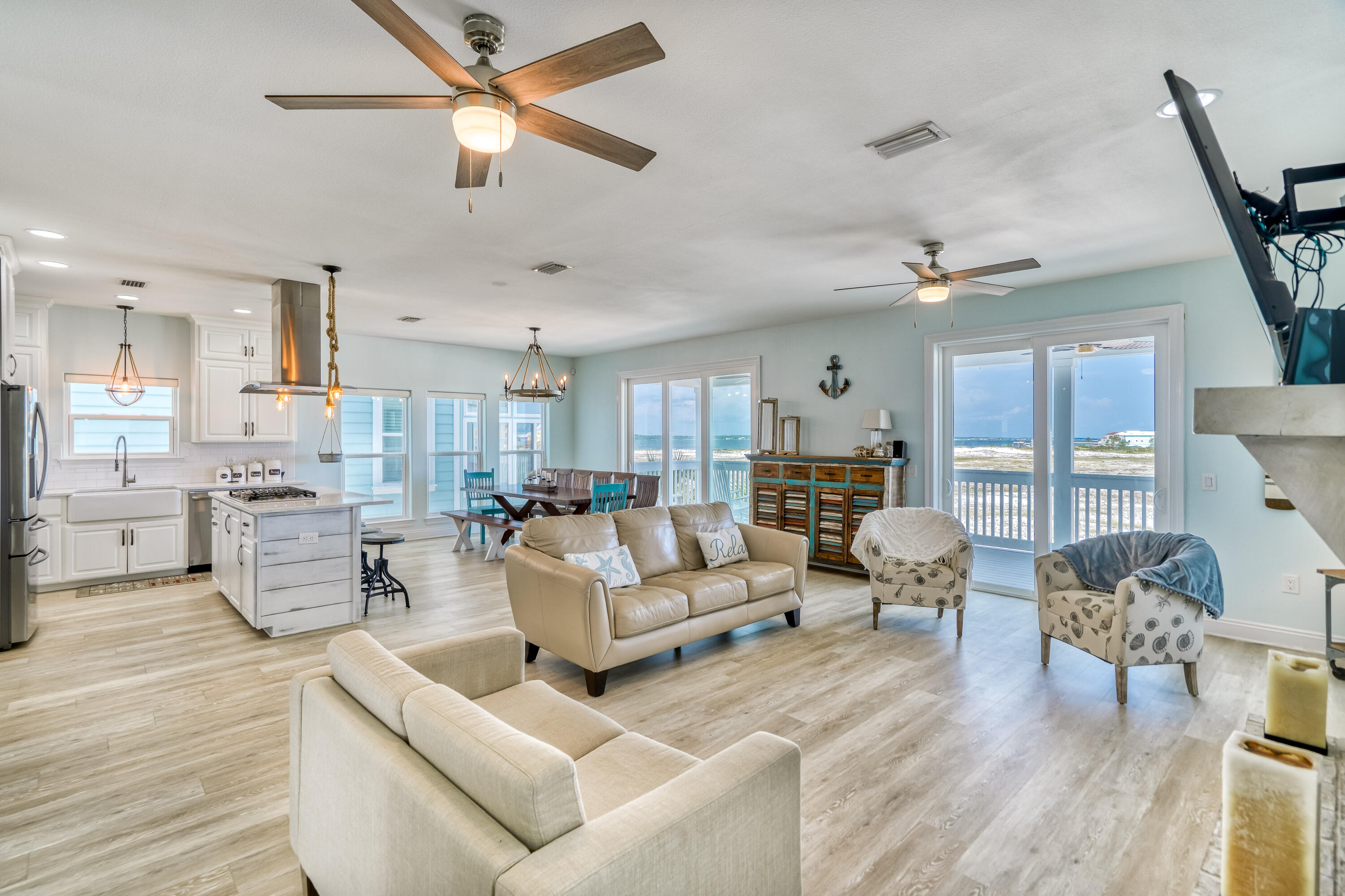 BY THE SEA - Residential