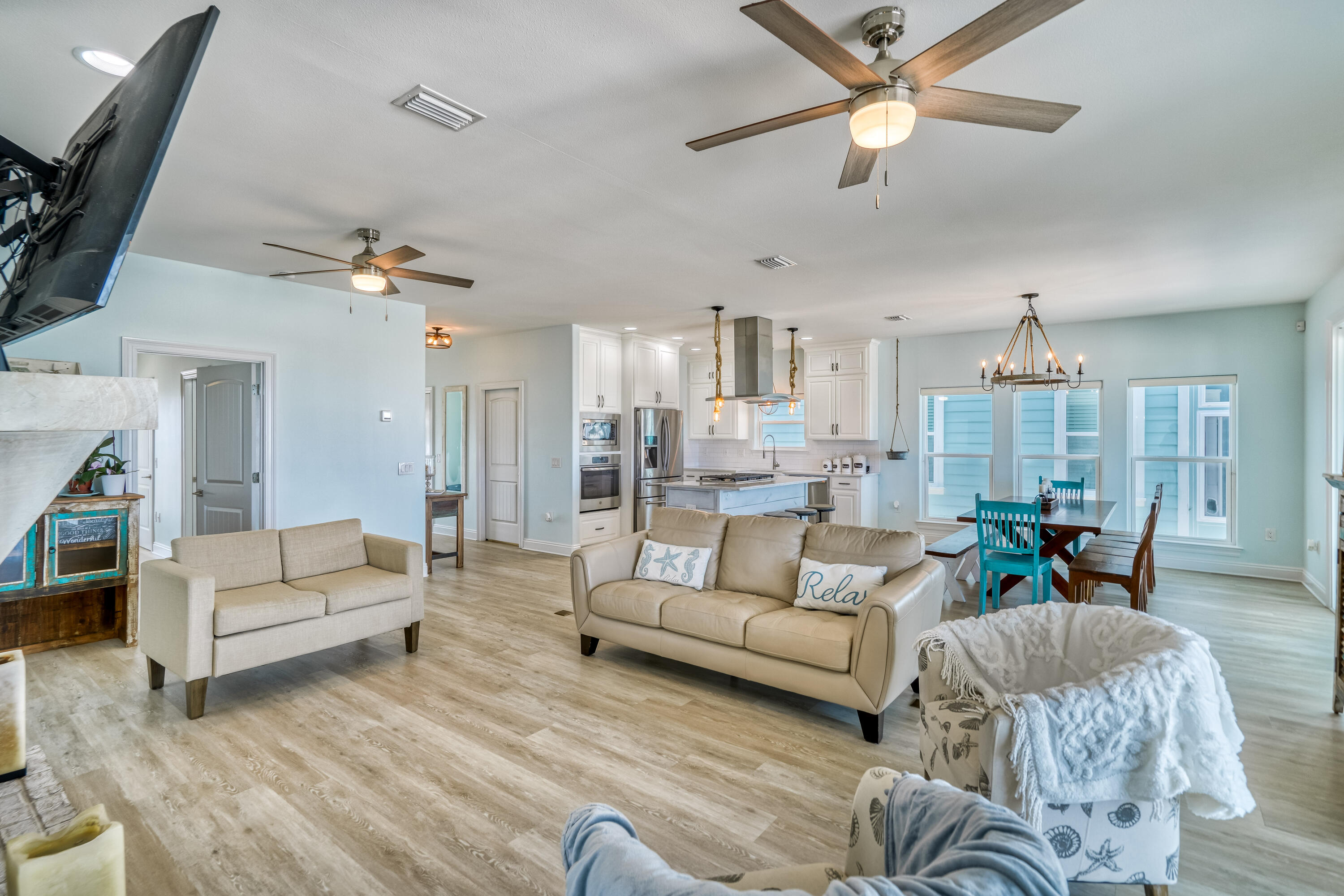 BY THE SEA - Residential