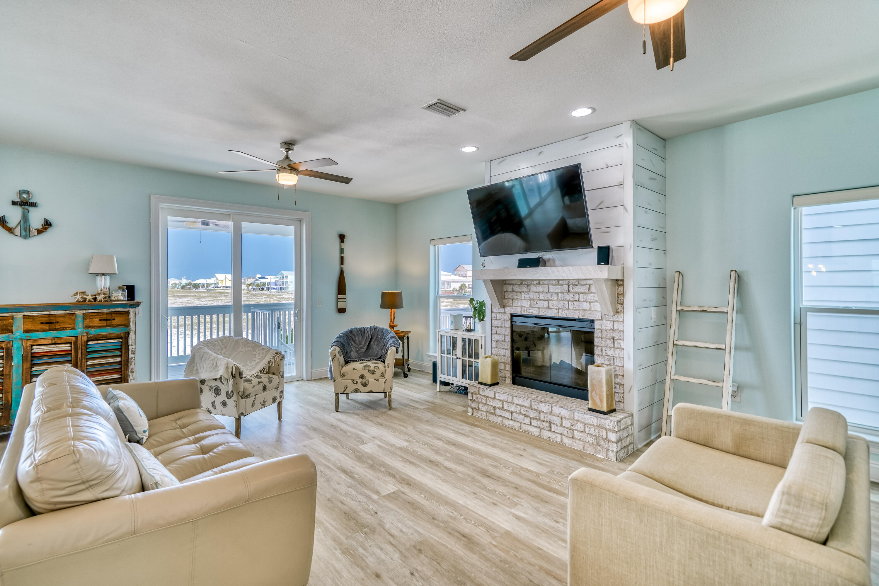 BY THE SEA - Residential