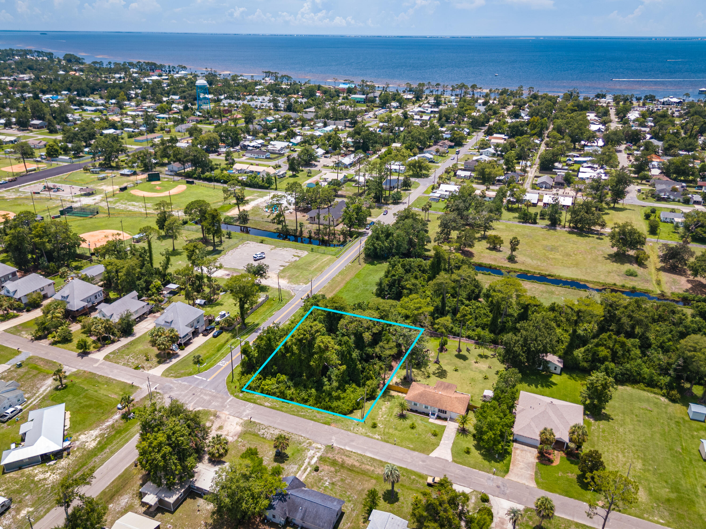 NO RECORDED SUBDIVISION - Land