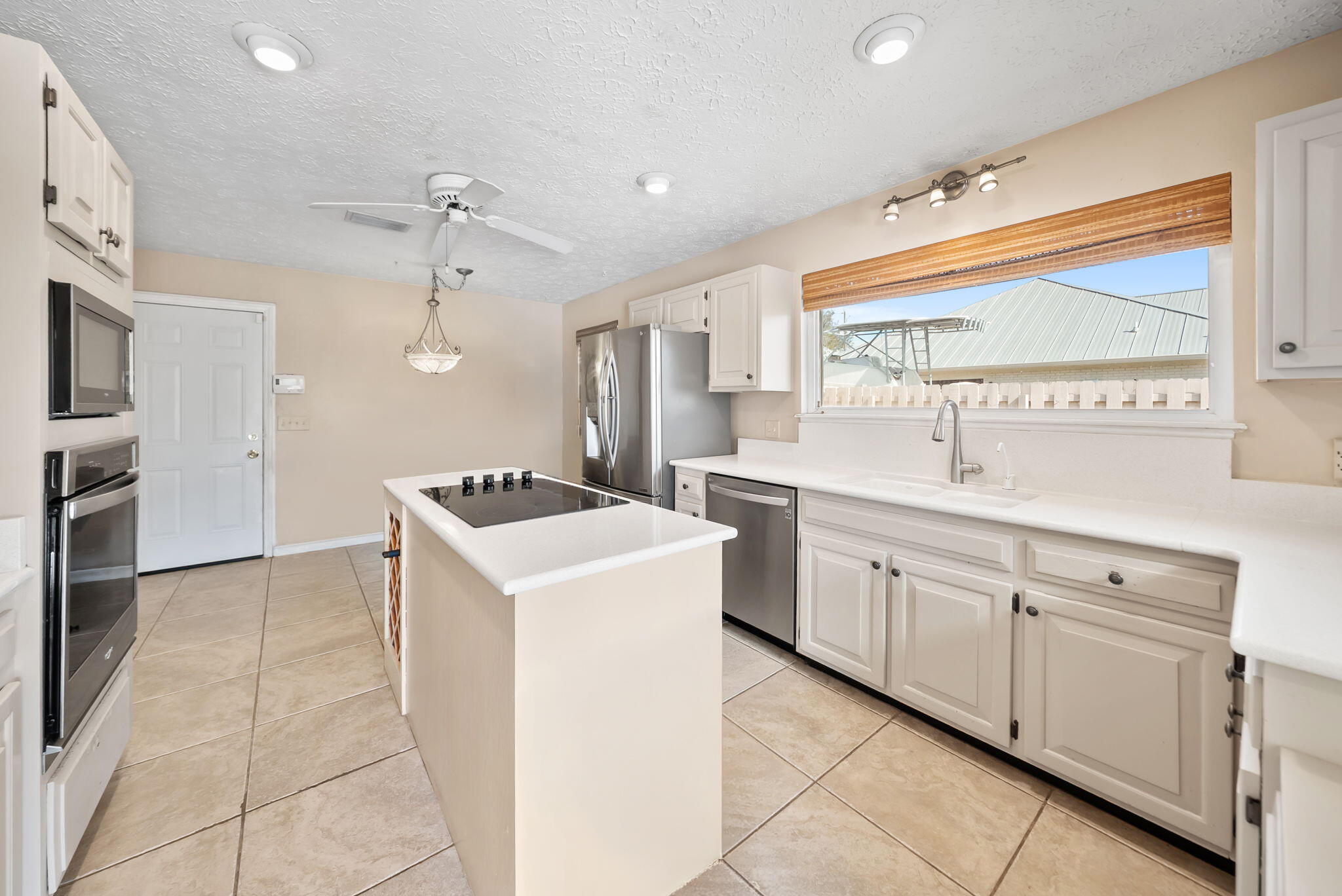 ISLAND VIEW ESTATES - Residential