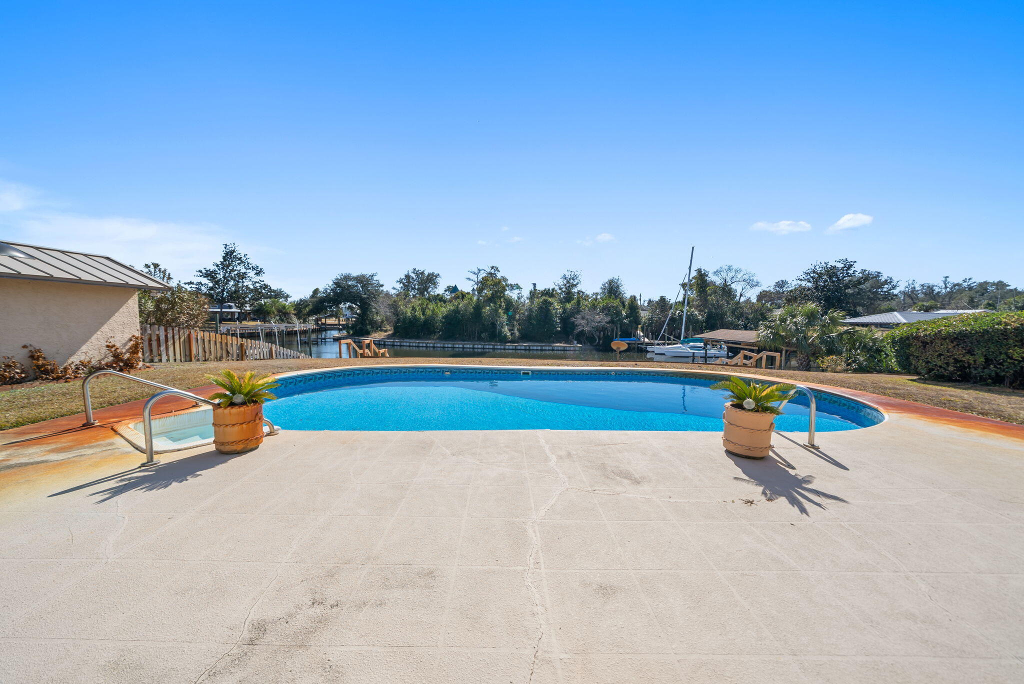 ISLAND VIEW ESTATES - Residential