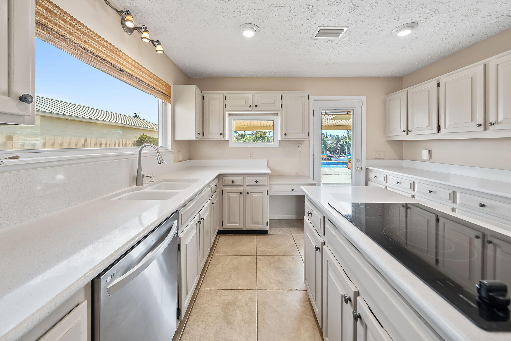 ISLAND VIEW ESTATES - Residential