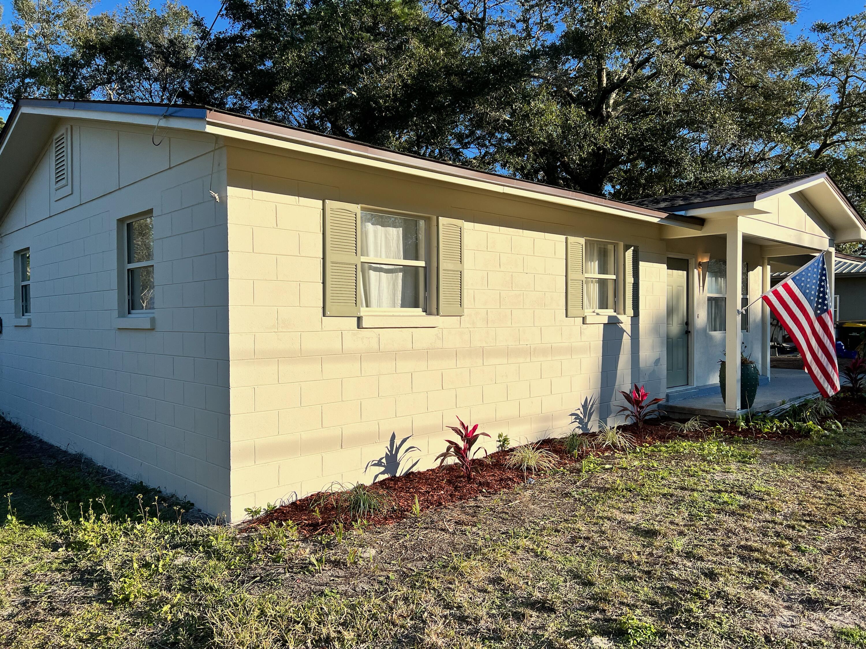 SEABREEZE 6TH ADD LOT 6 BLK F - Residential