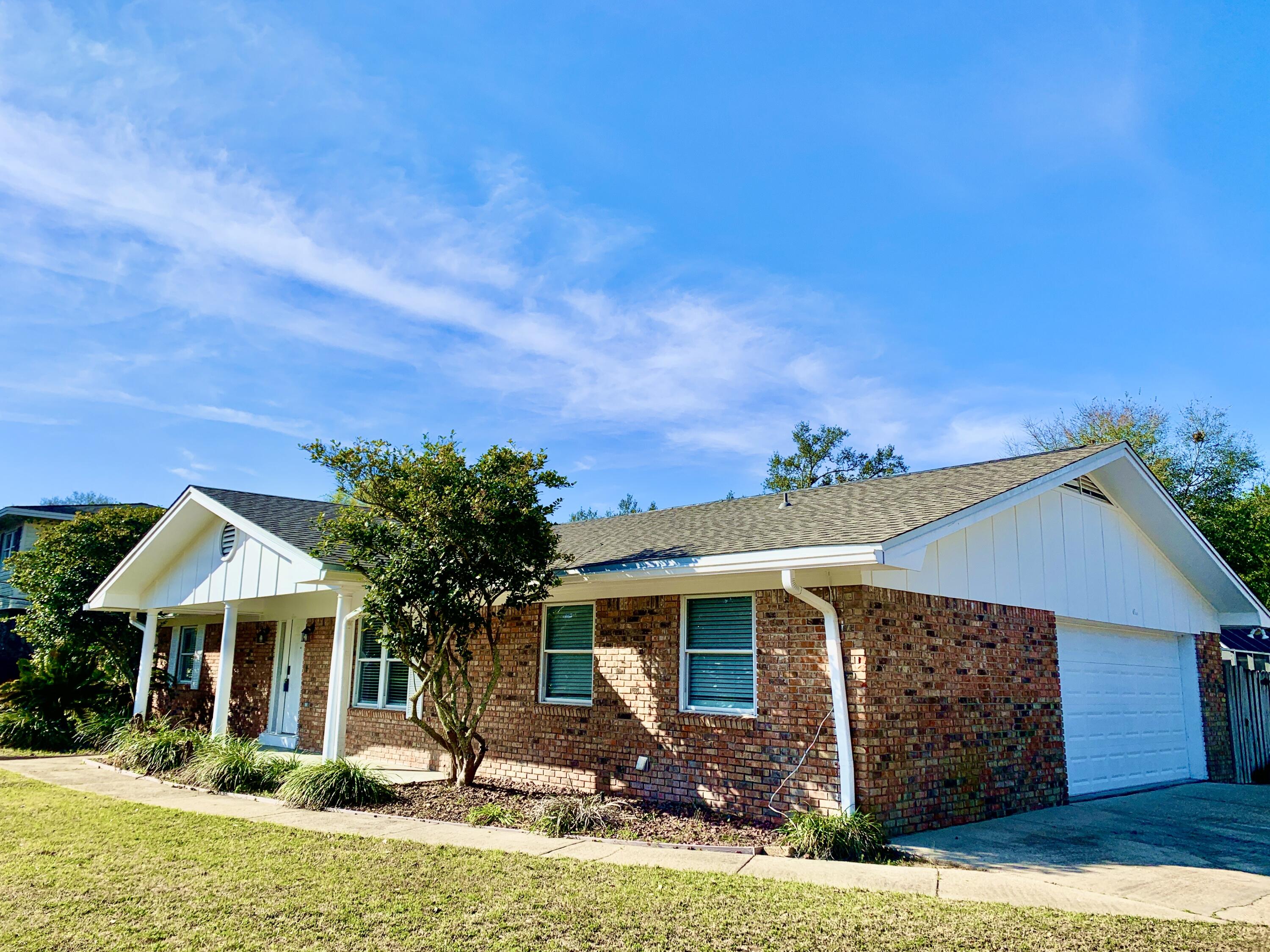 LAKE LORRAINE ESTATES - Residential