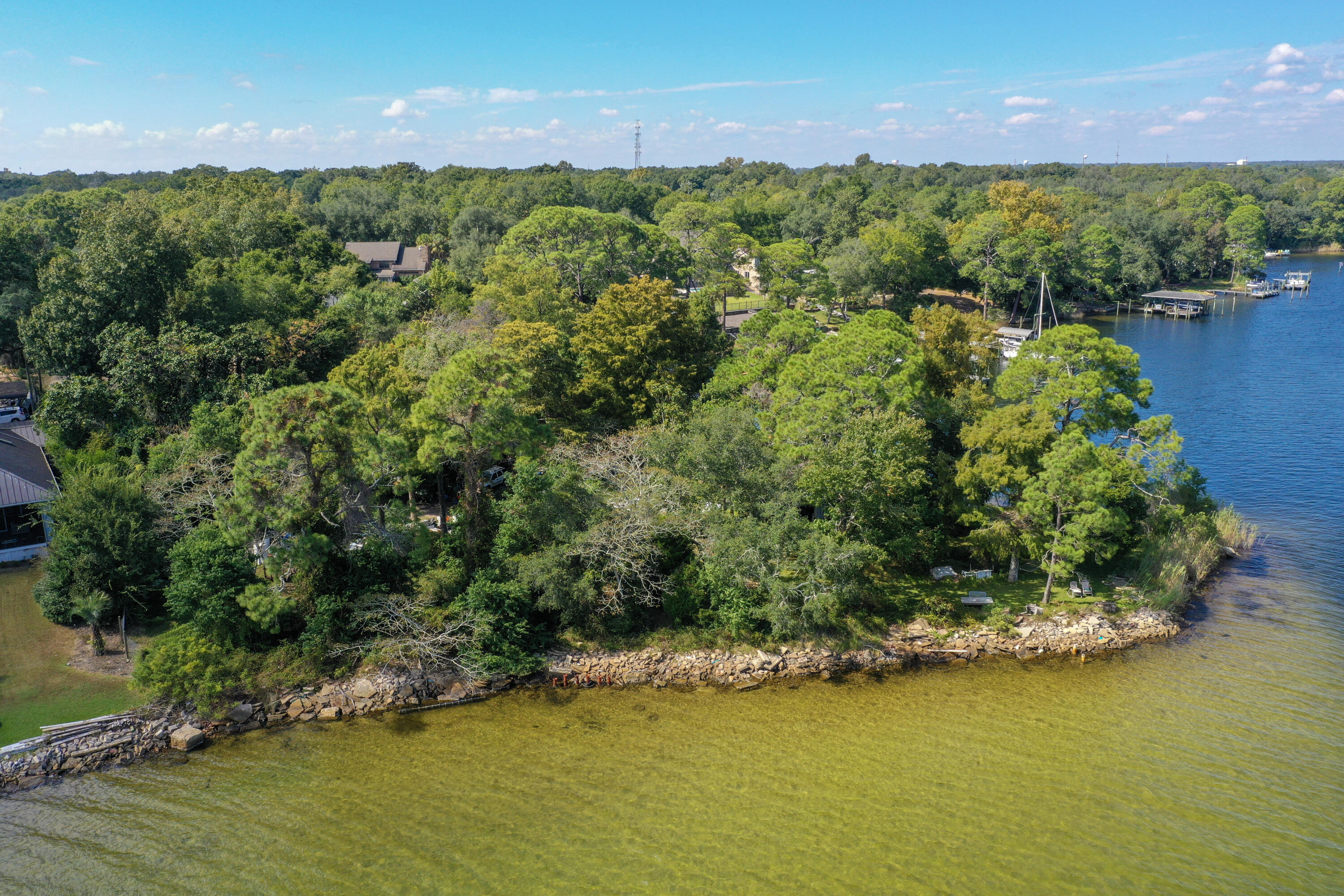 VILLAGE OAKS - Land