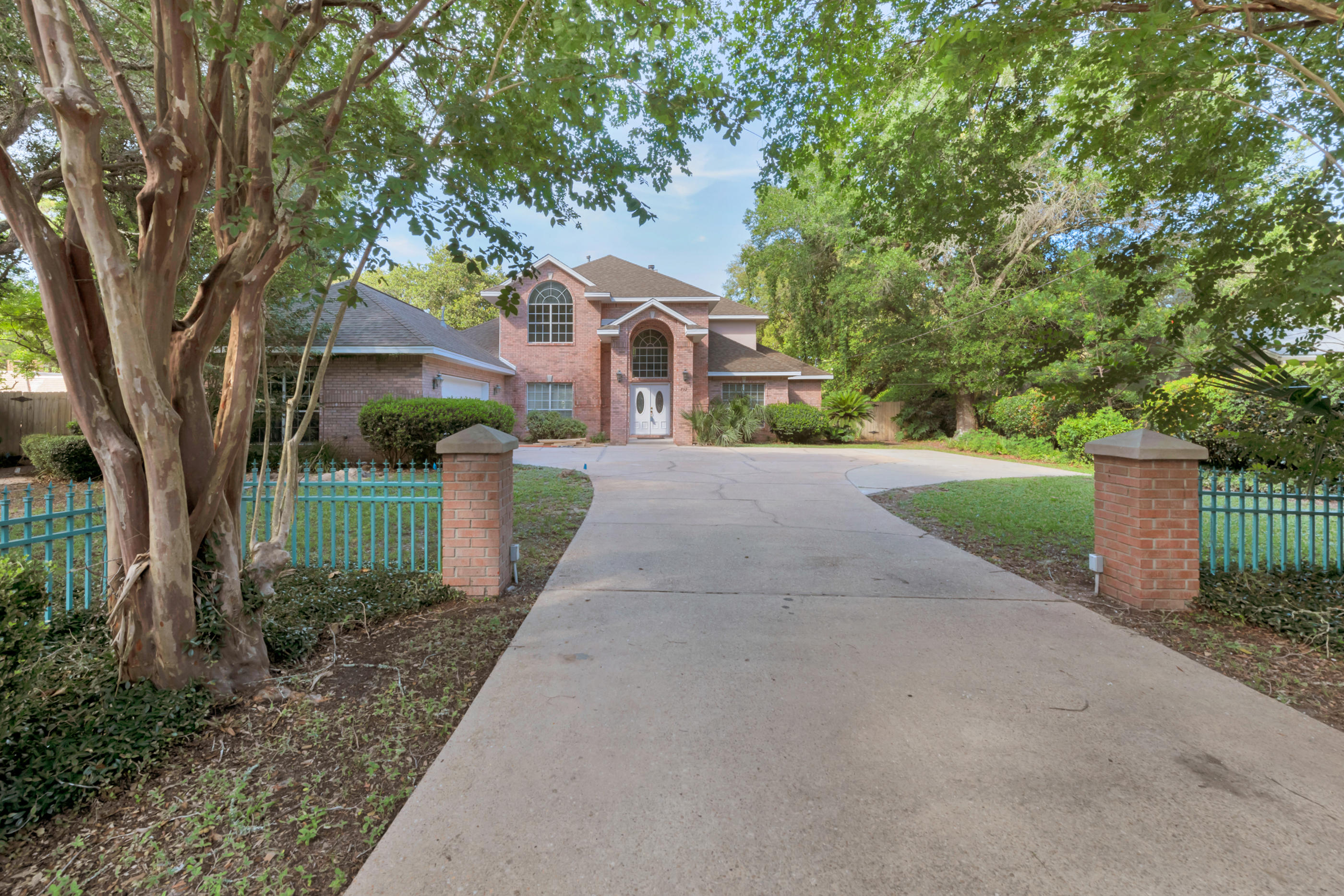 Gorgeous brick home that overlooks the 18th fairway of the Shalimar Pointe Golf course! Tons of beautiful, natural light, soaring ceilings and spacious rooms. Freshly painted throughout with amenities that include, a wet bar, built in's, gas fireplace, open dining room, huge kitchen& corian counters. The 1st floor master suite features a large master closet, new cultured marble shower in master bathroom and plenty of space for a sitting area. There are 2 additional large bedrooms downstairs and 2 upstairs. The breakfast room and the master suite both have private, covered patios just off the french doors. The home overlooks the 18th fairway of the Shalimar Pointe Golf course. There is a gunite pool, new lawn pump, timer and lots of landscape with privacy in mind. A must see !