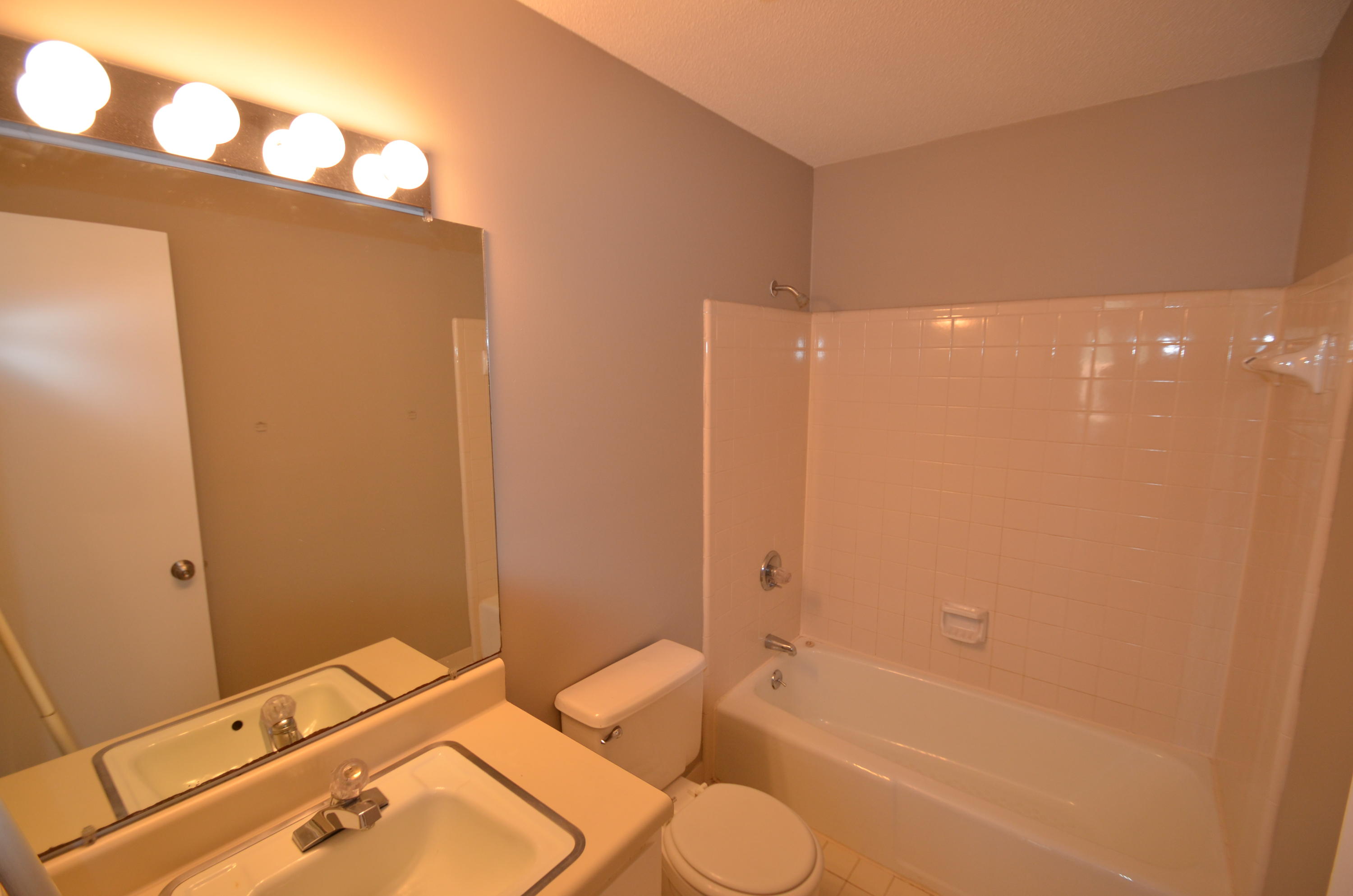 GARDEN VILLAS PH 1 - Residential Lease