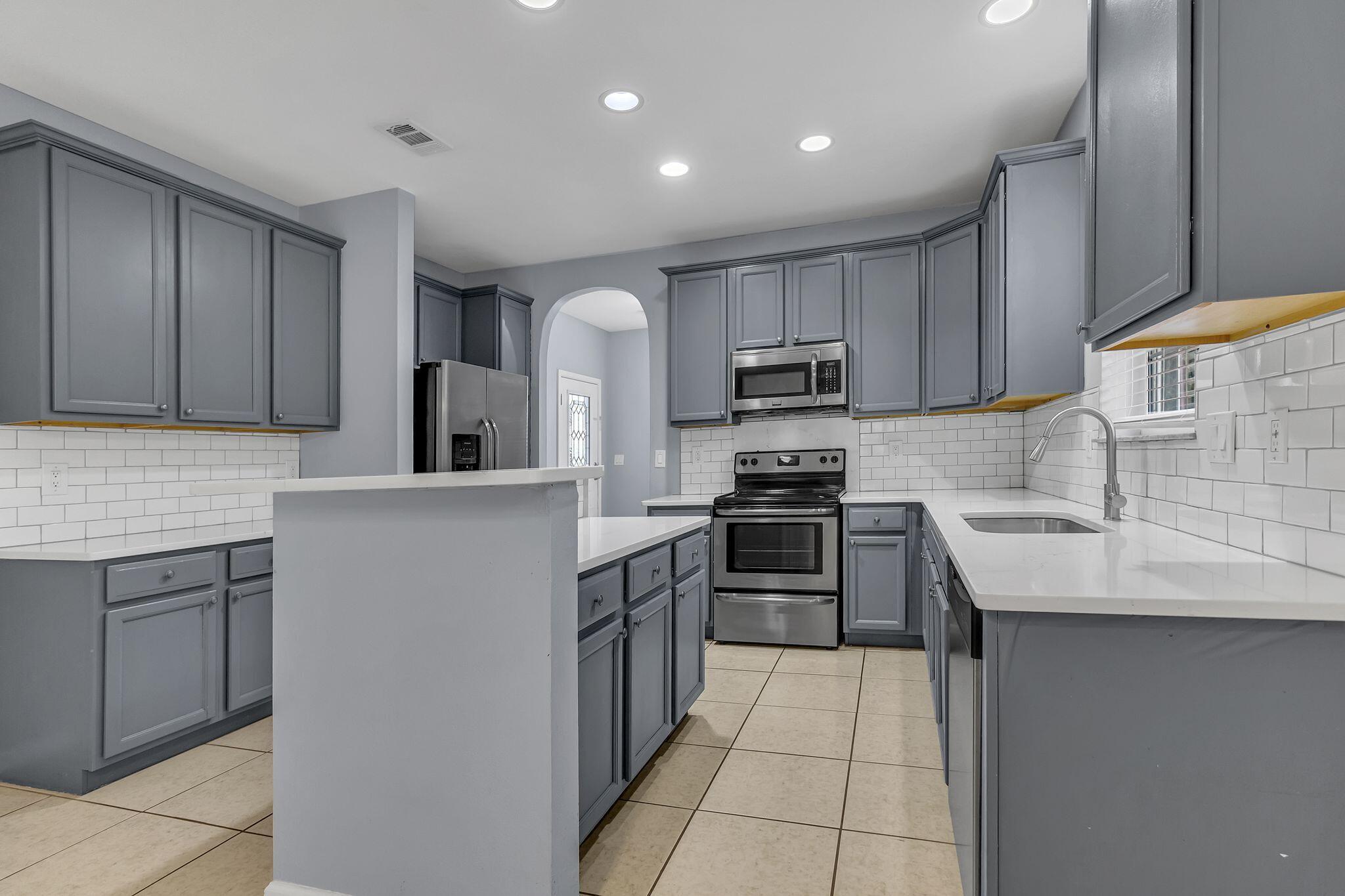 KELLYS 1ST ADDN - Residential Lease