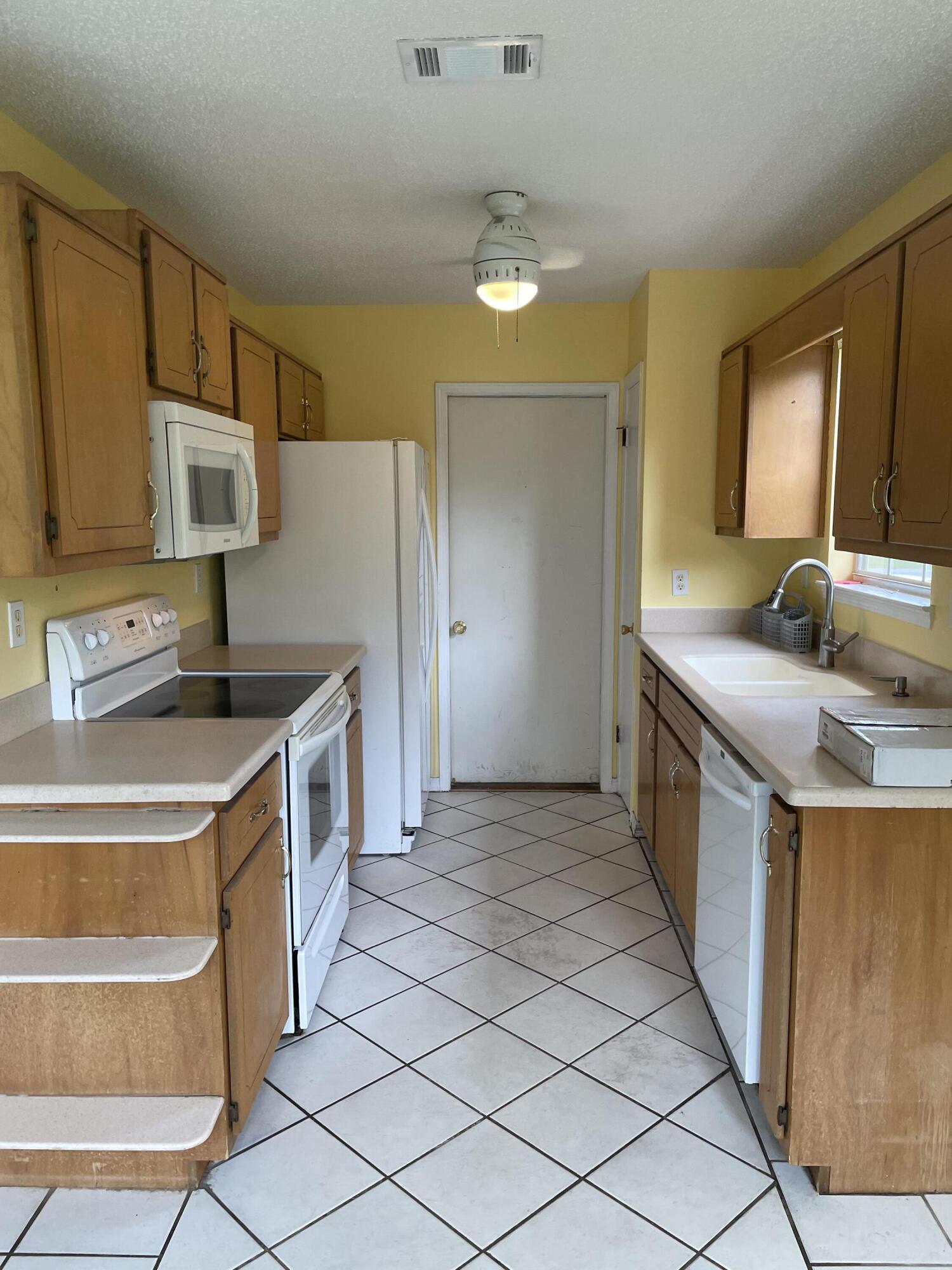 HARVEST HILLS - Residential Lease